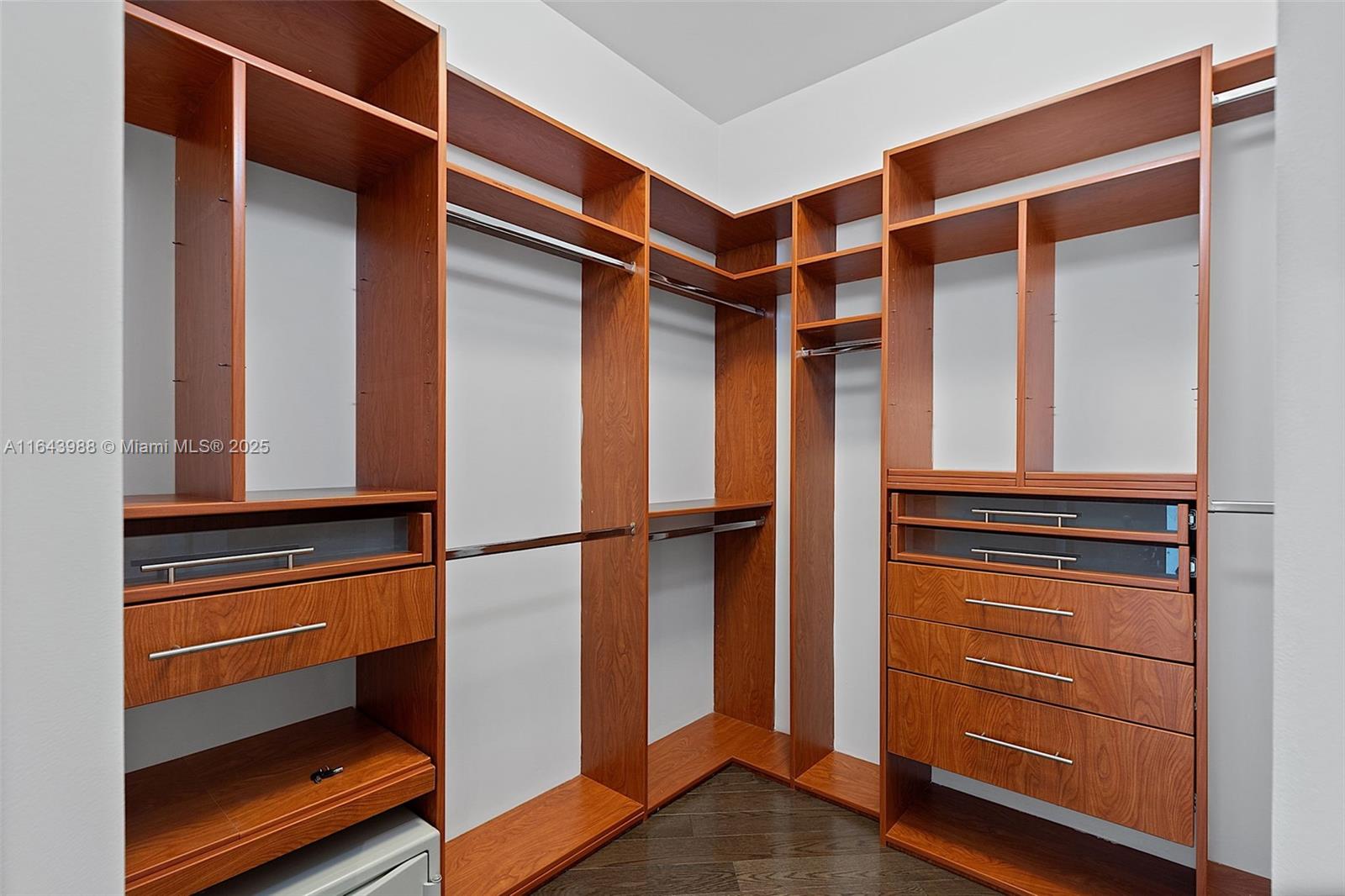 THE VISTAS CONDO - Residential