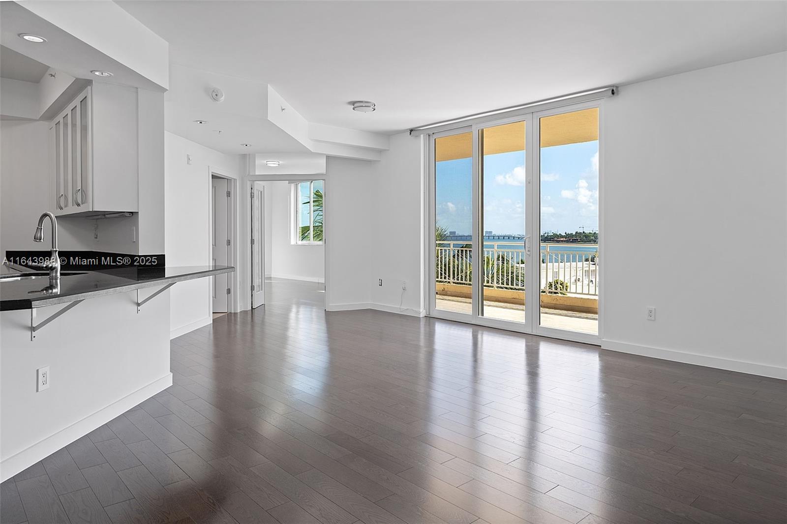 THE VISTAS CONDO - Residential