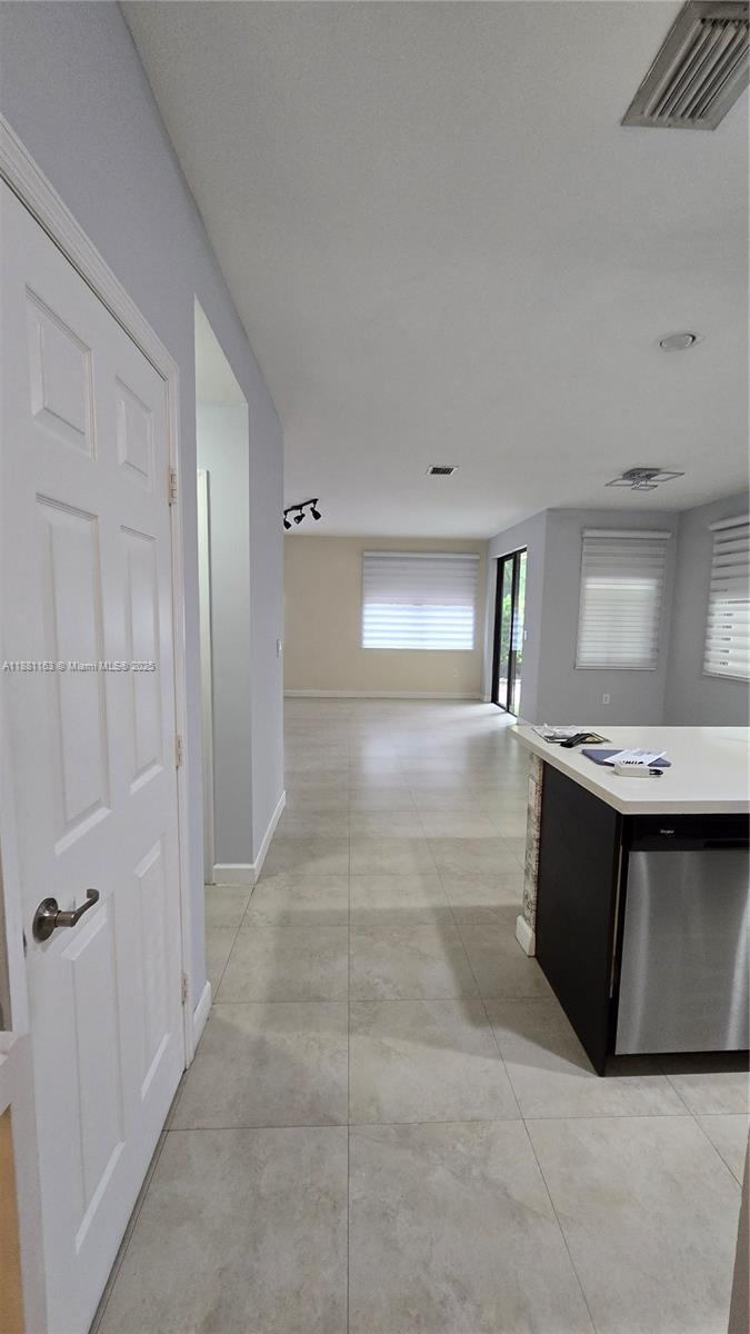 VINTAGE ESTATES - Residential Lease