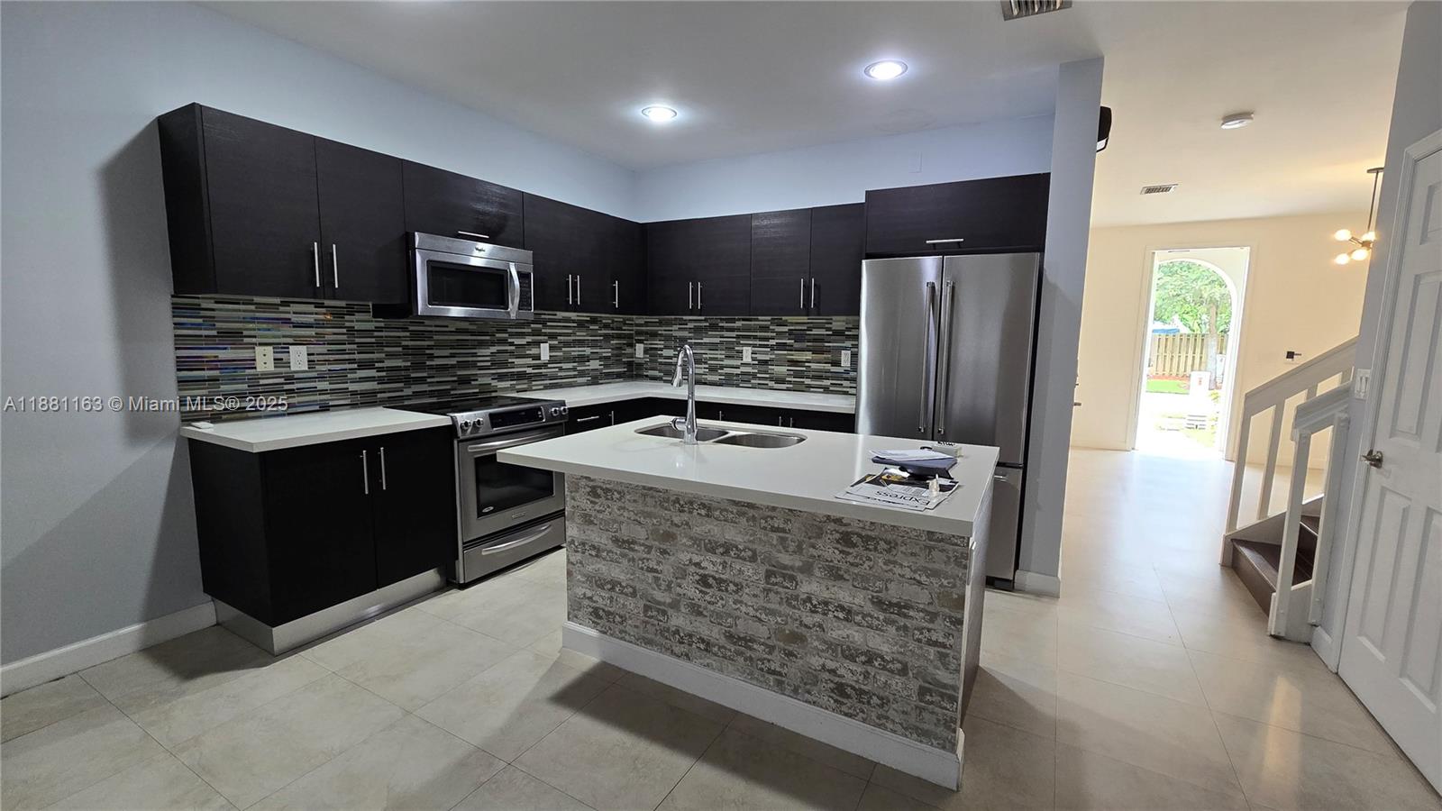VINTAGE ESTATES - Residential Lease