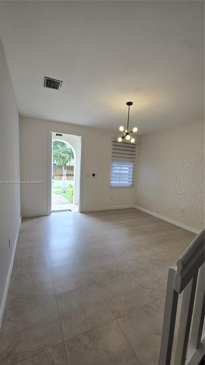 VINTAGE ESTATES - Residential Lease