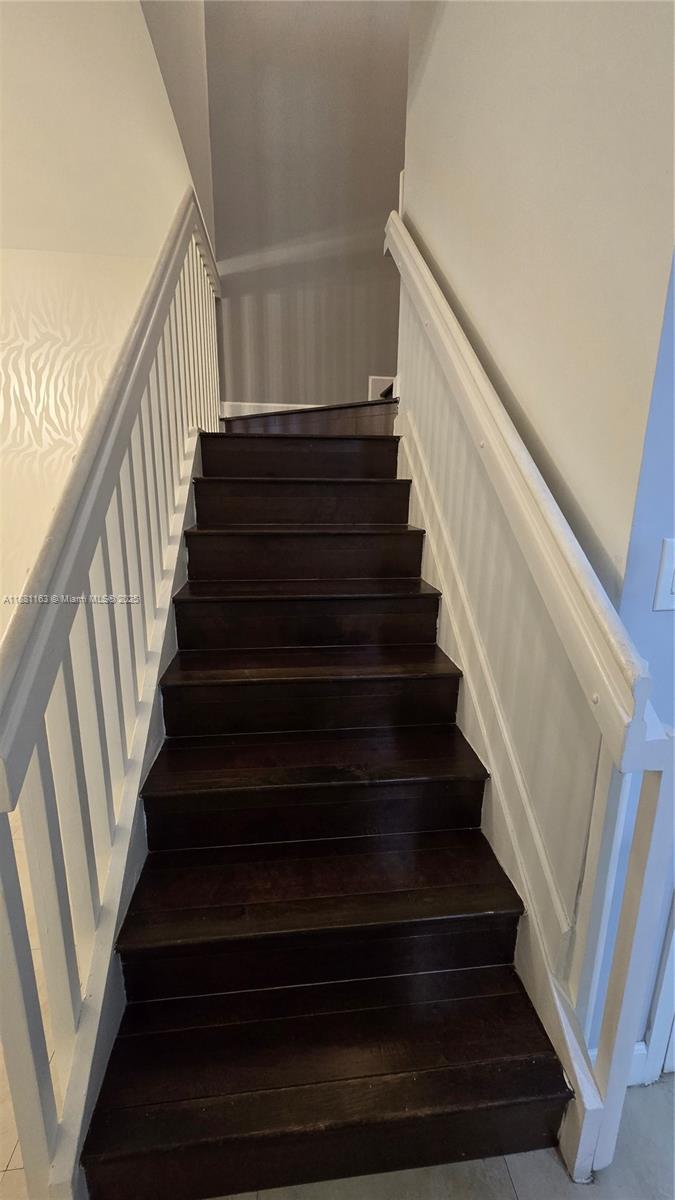 VINTAGE ESTATES - Residential Lease