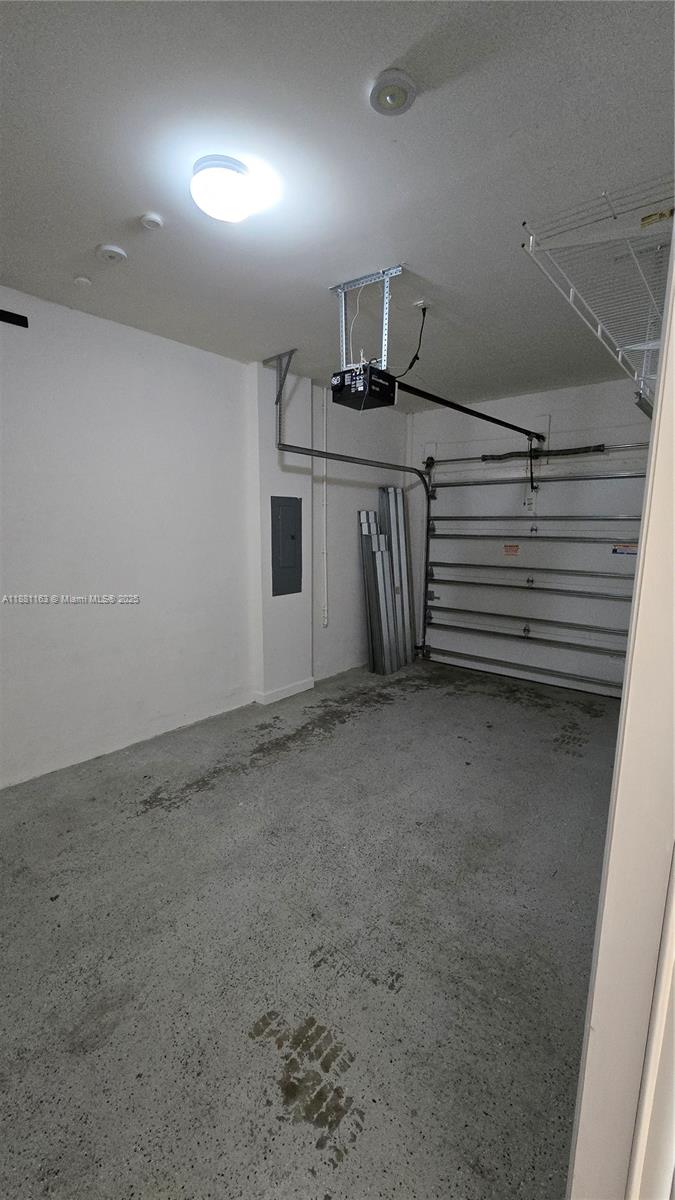 VINTAGE ESTATES - Residential Lease