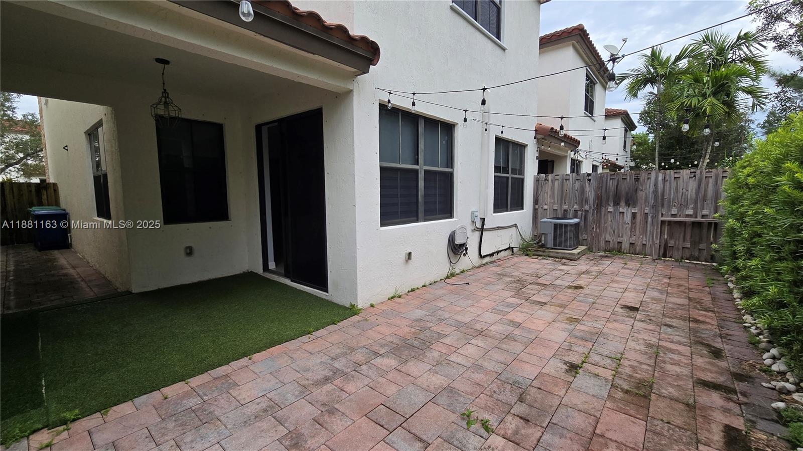 VINTAGE ESTATES - Residential Lease