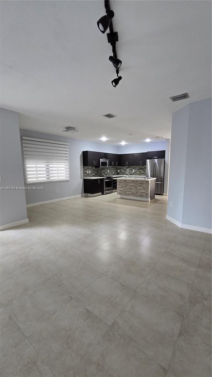 VINTAGE ESTATES - Residential Lease
