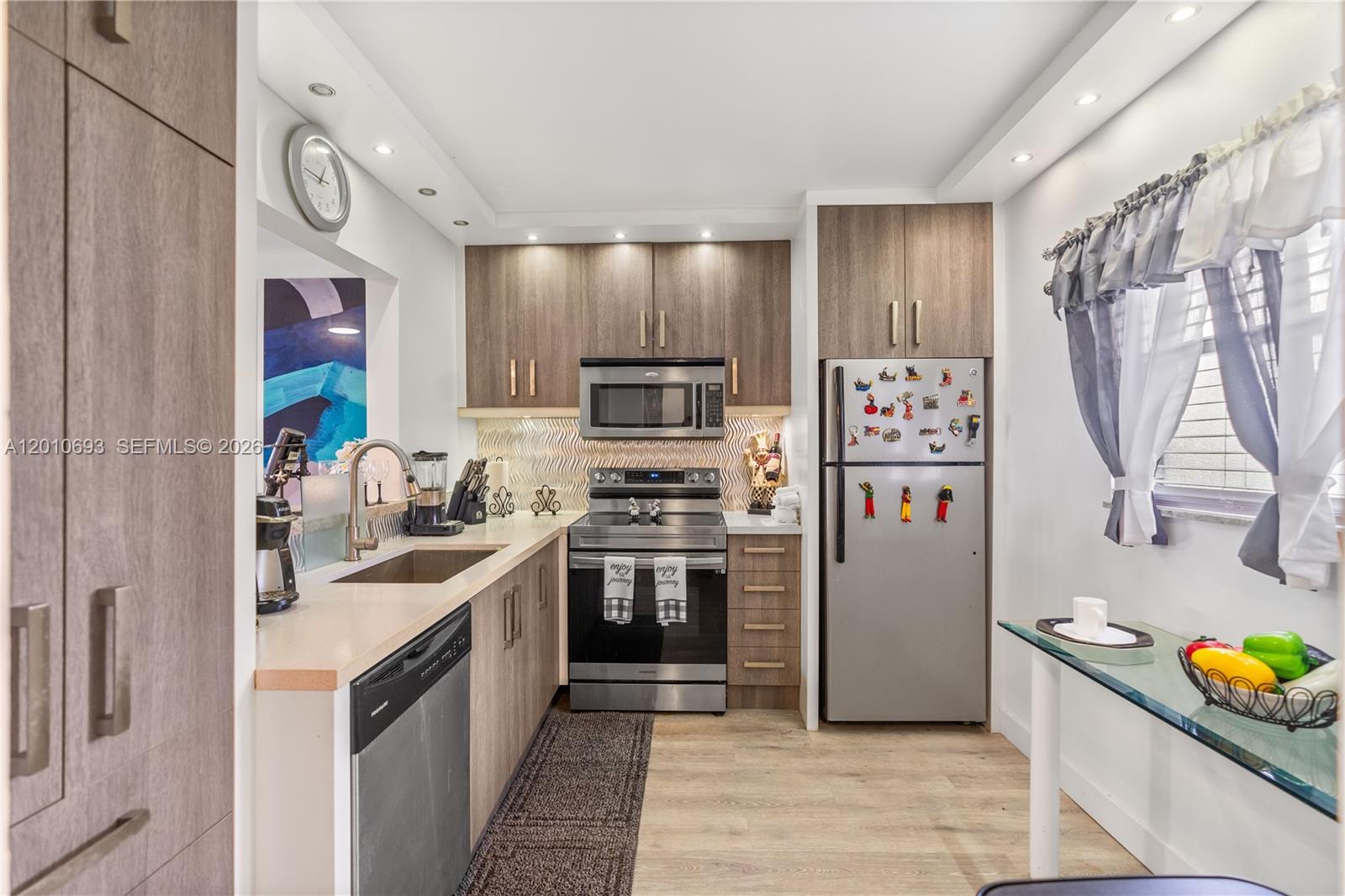 SOMERSET AT LAUDERDALE LA - Residential