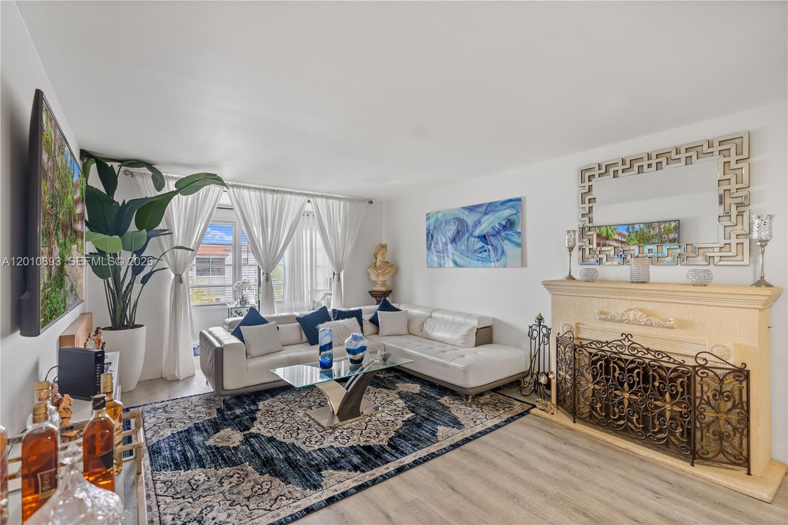 SOMERSET AT LAUDERDALE LA - Residential