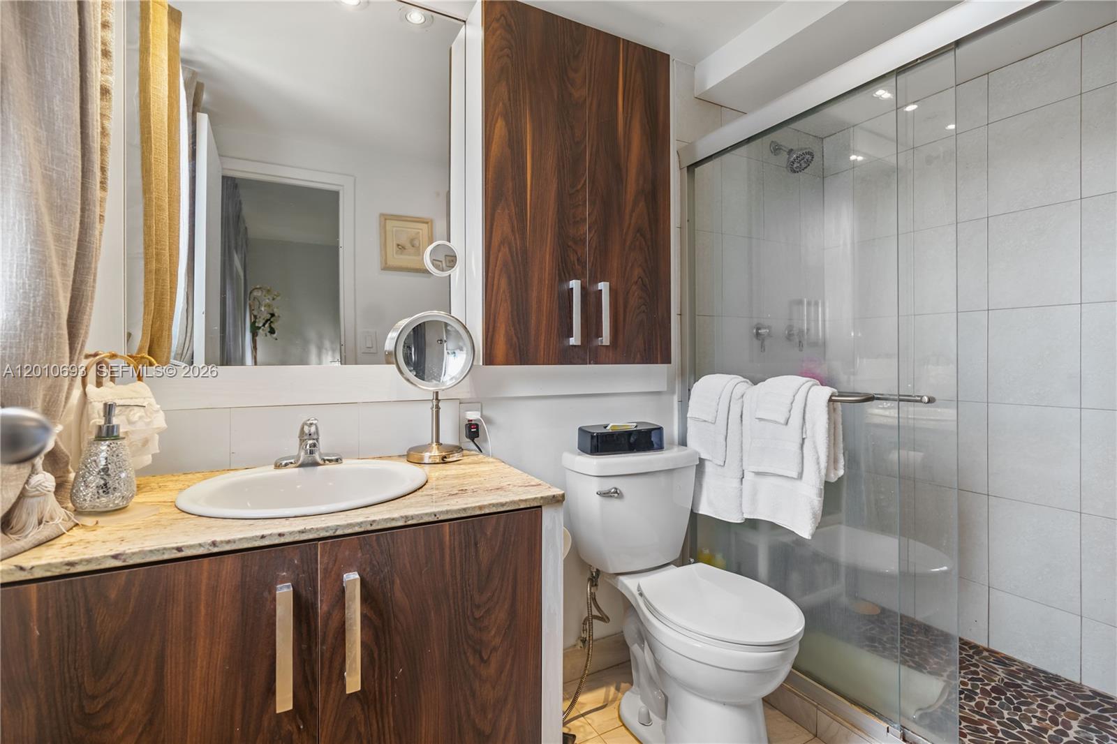 SOMERSET AT LAUDERDALE LA - Residential