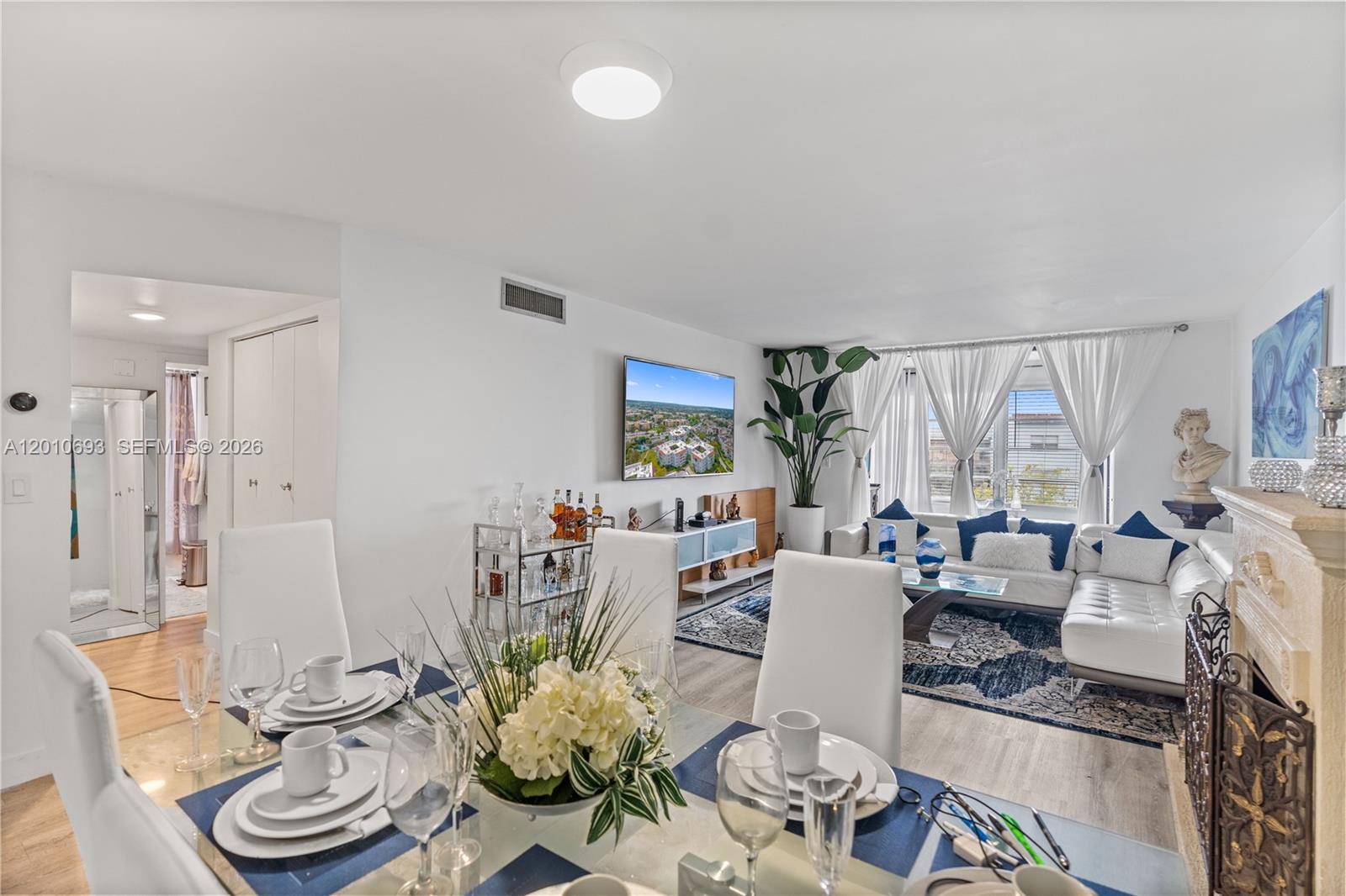 SOMERSET AT LAUDERDALE LA - Residential