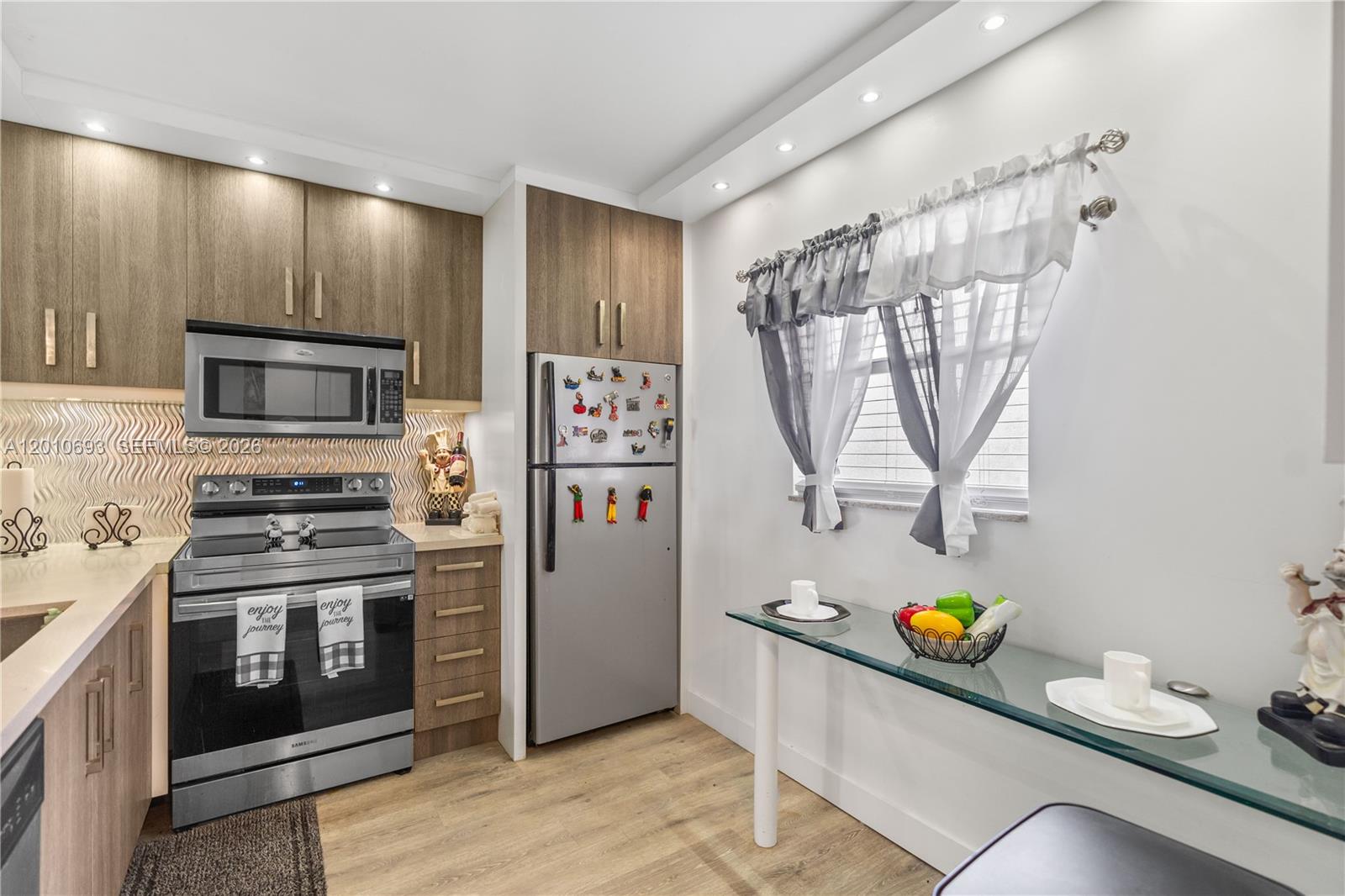 SOMERSET AT LAUDERDALE LA - Residential
