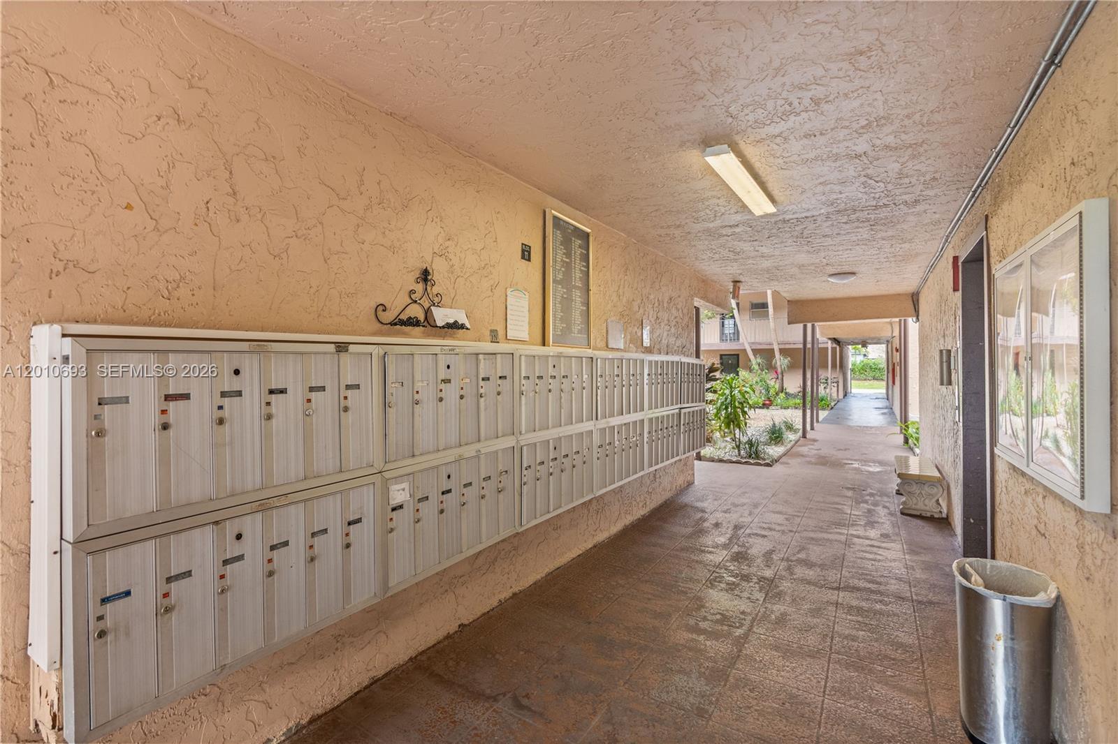 SOMERSET AT LAUDERDALE LA - Residential