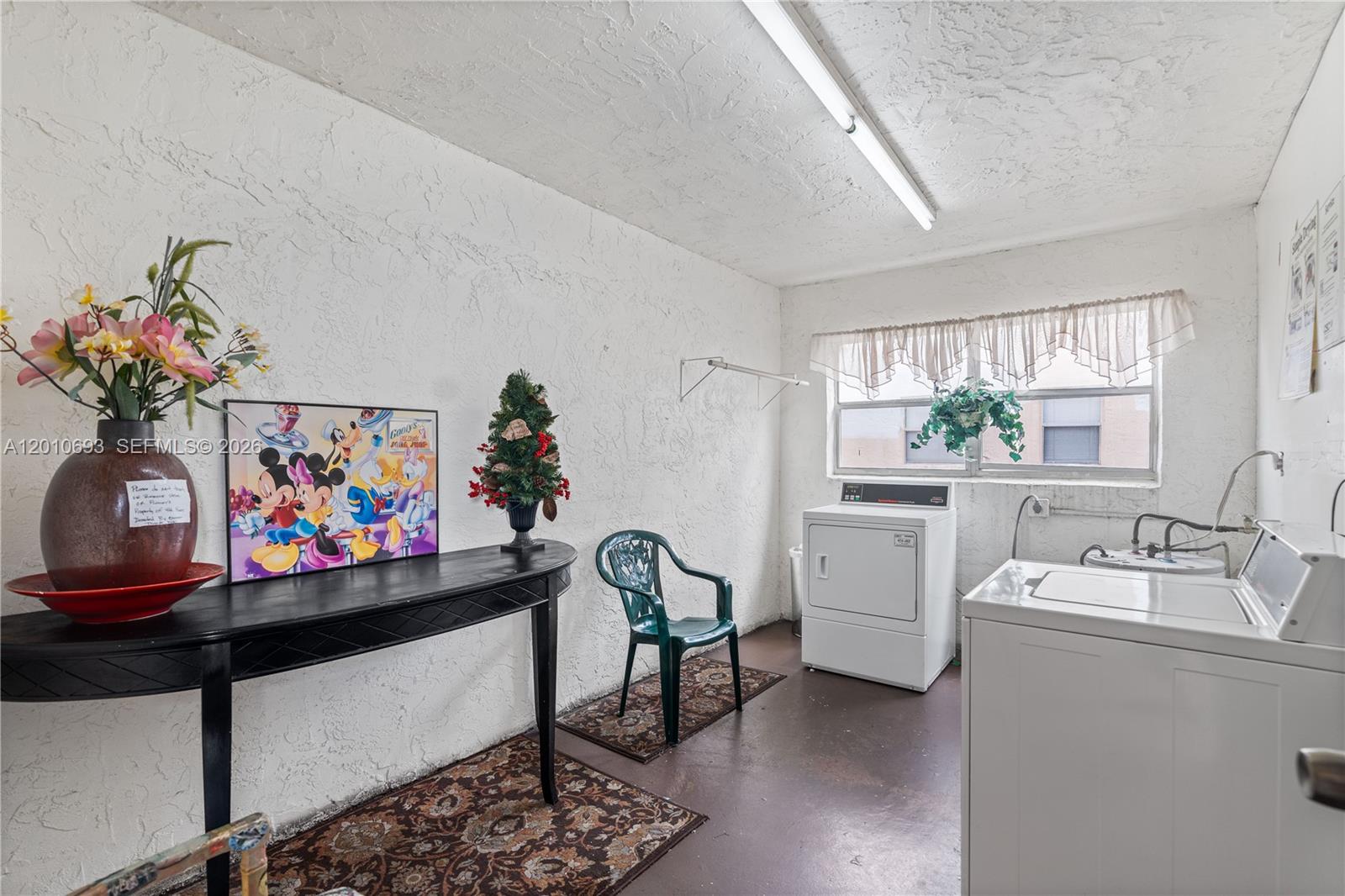 SOMERSET AT LAUDERDALE LA - Residential