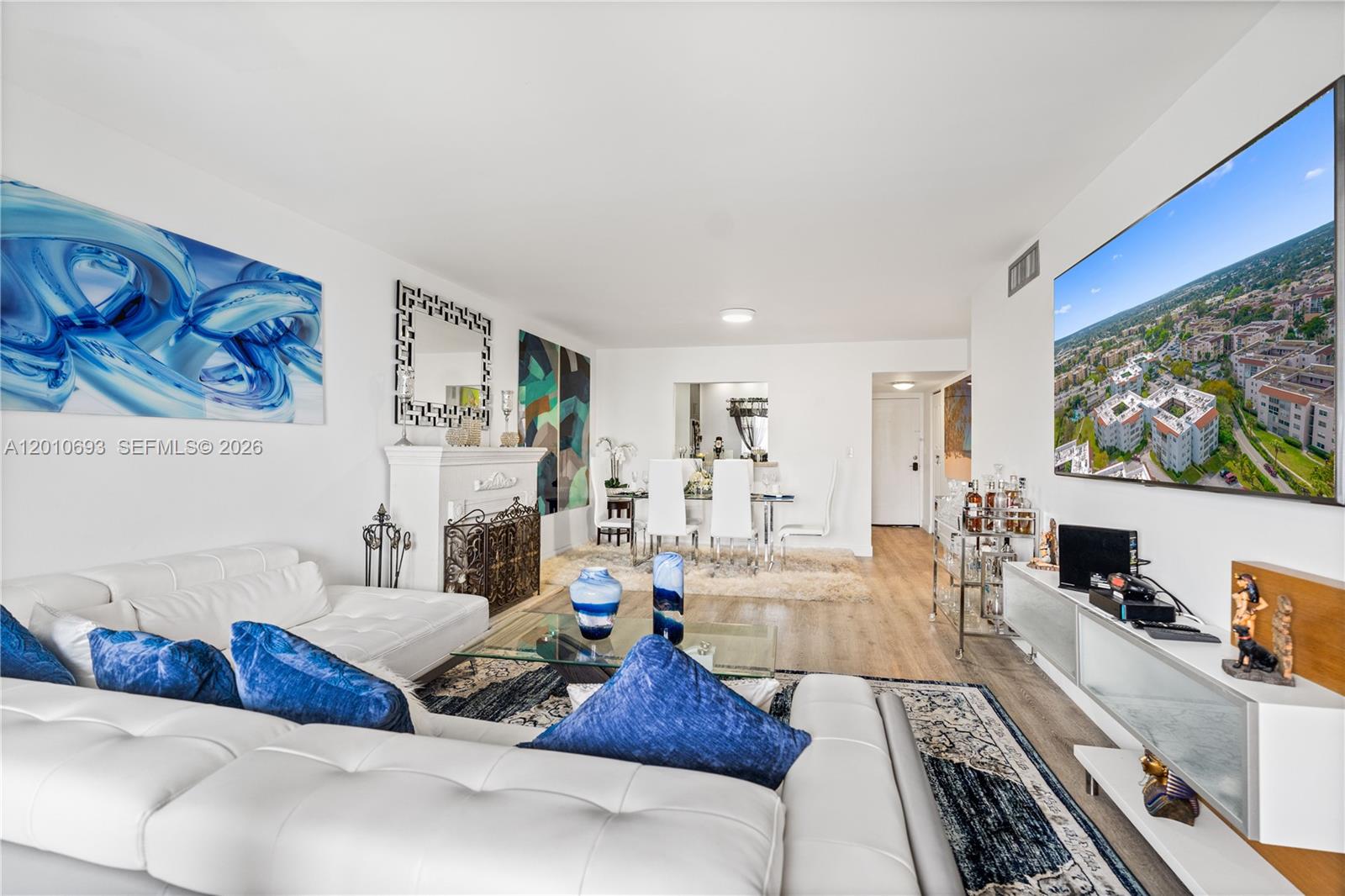 SOMERSET AT LAUDERDALE LA - Residential
