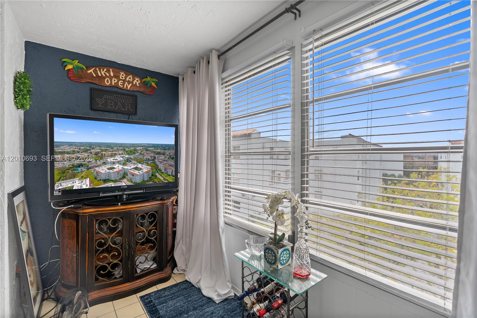SOMERSET AT LAUDERDALE LA - Residential