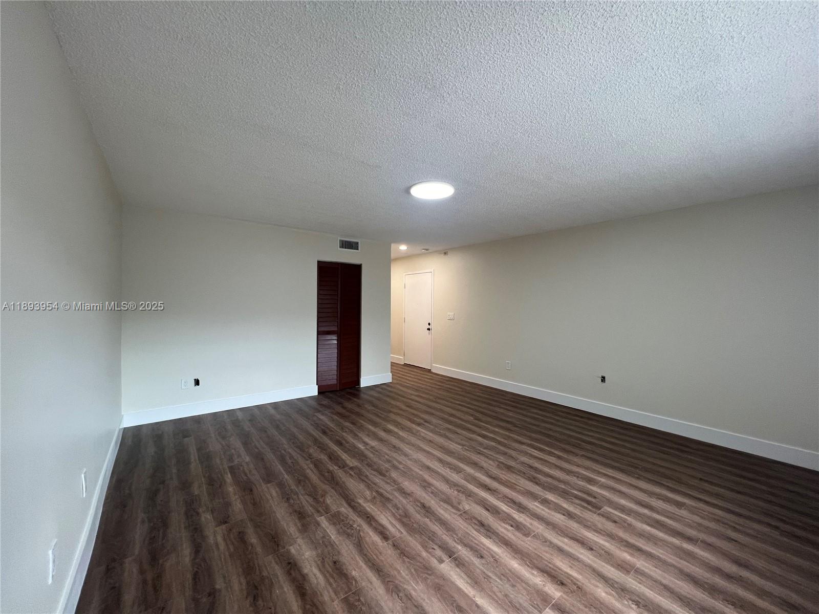 COVE CONDO PHASE I - Residential Lease