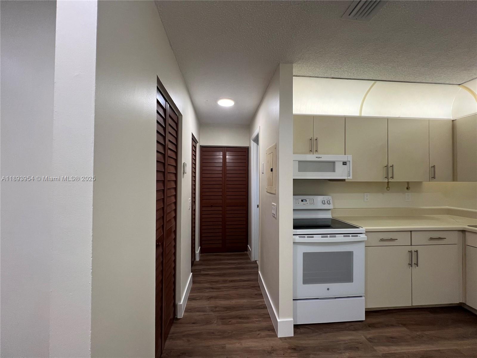 COVE CONDO PHASE I - Residential Lease