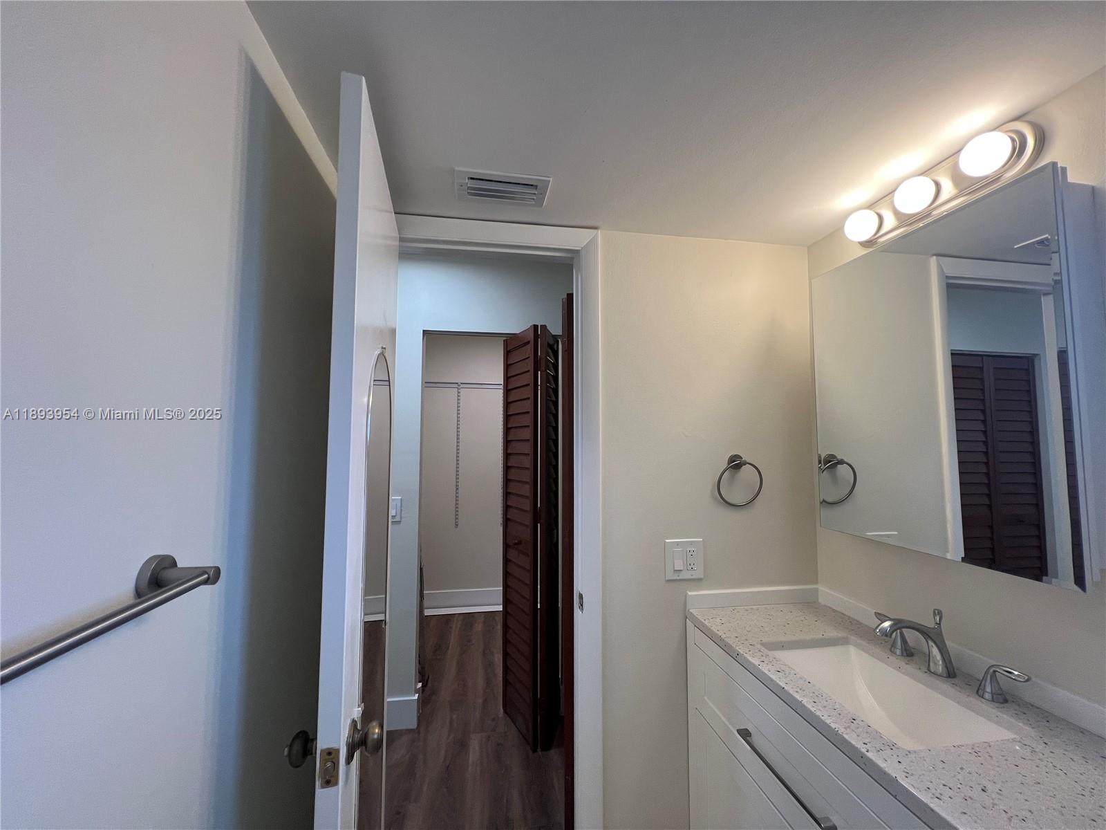 COVE CONDO PHASE I - Residential Lease