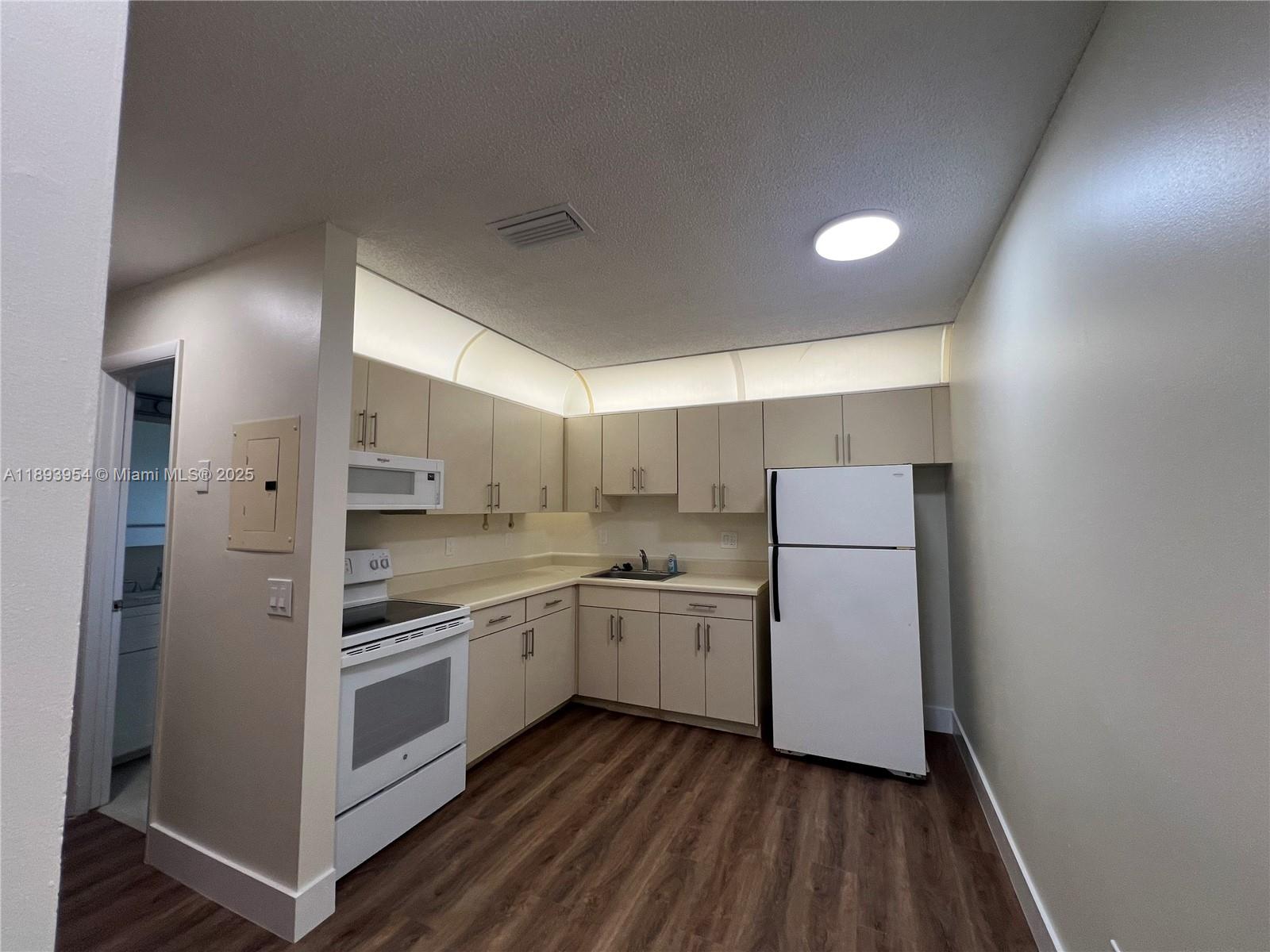 COVE CONDO PHASE I - Residential Lease