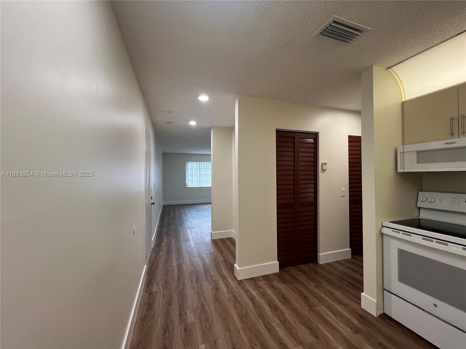 COVE CONDO PHASE I - Residential Lease