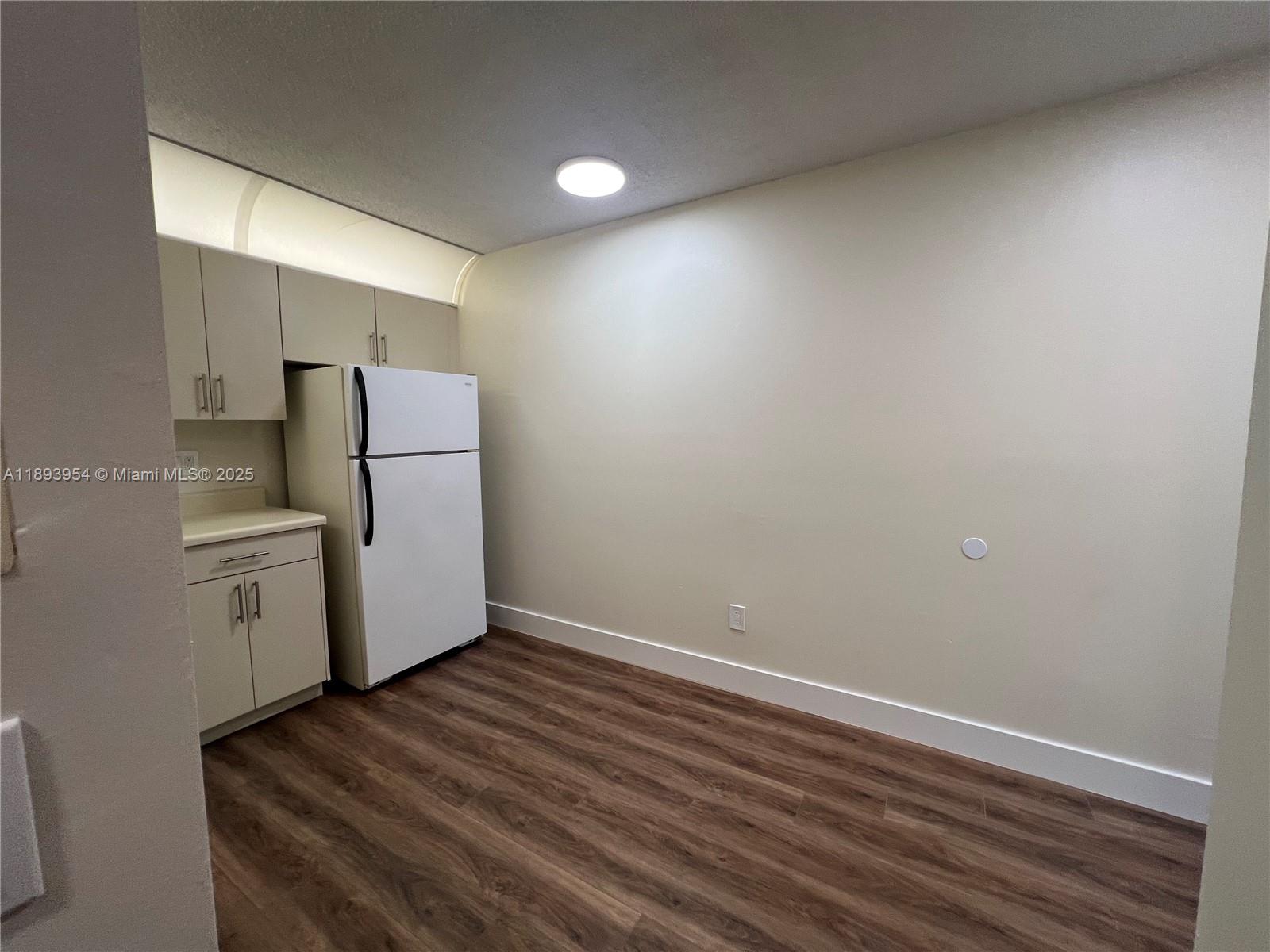 COVE CONDO PHASE I - Residential Lease