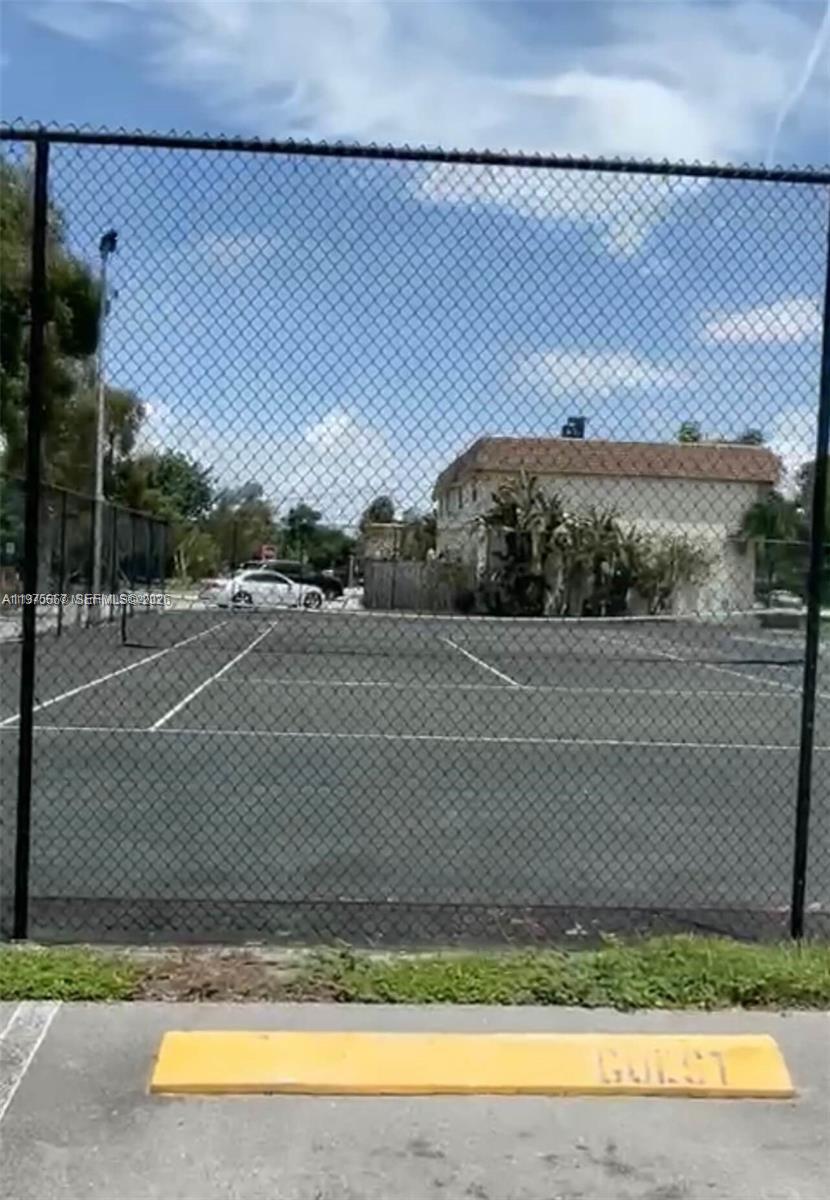 TOWNHOUSES OF PLANTATION - Residential