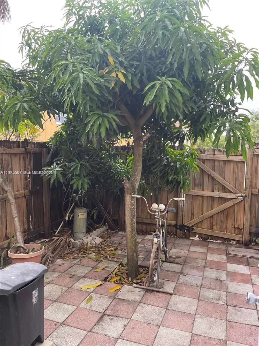 TOWNHOUSES OF PLANTATION - Residential