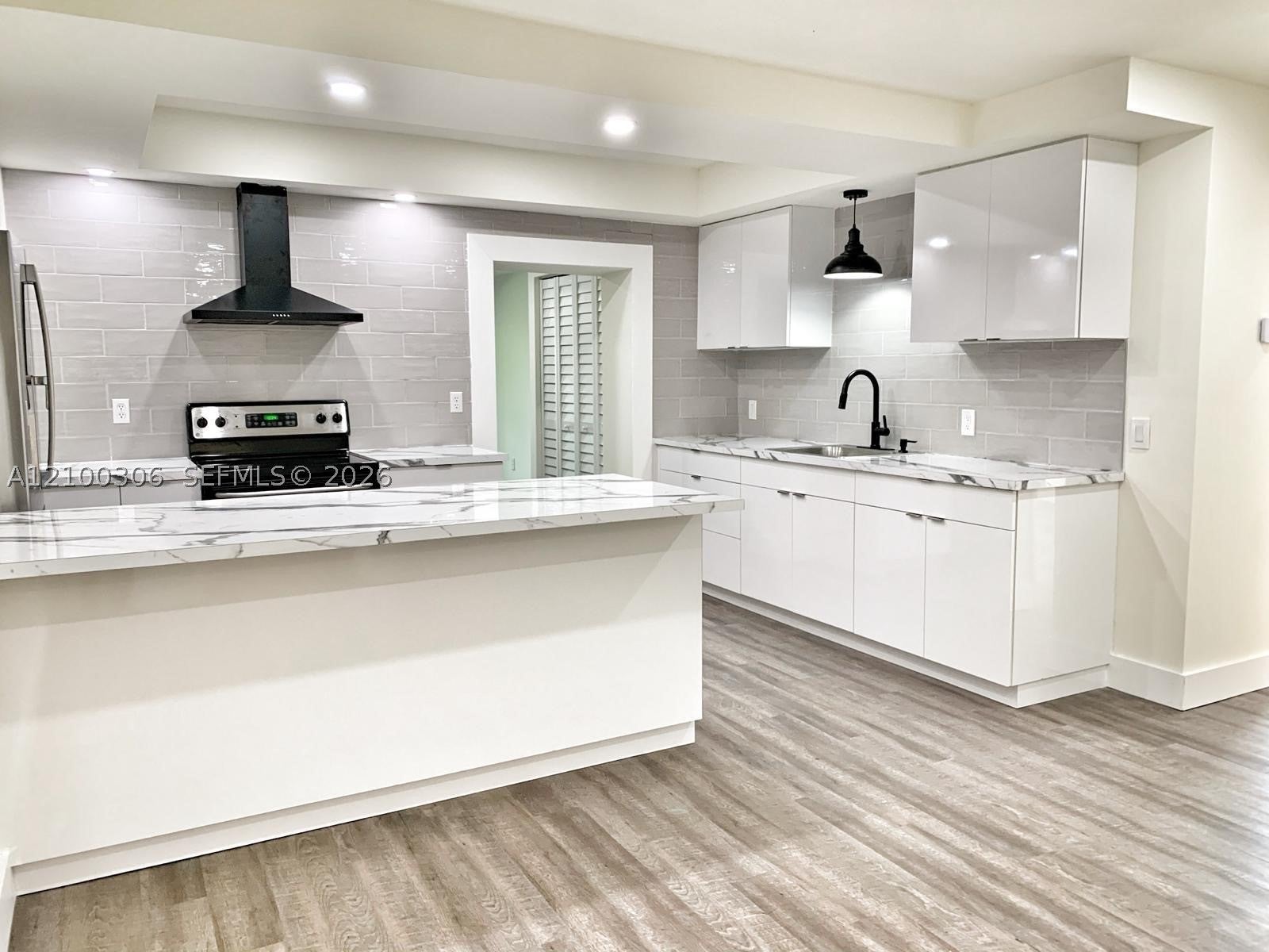 351 W 36th St