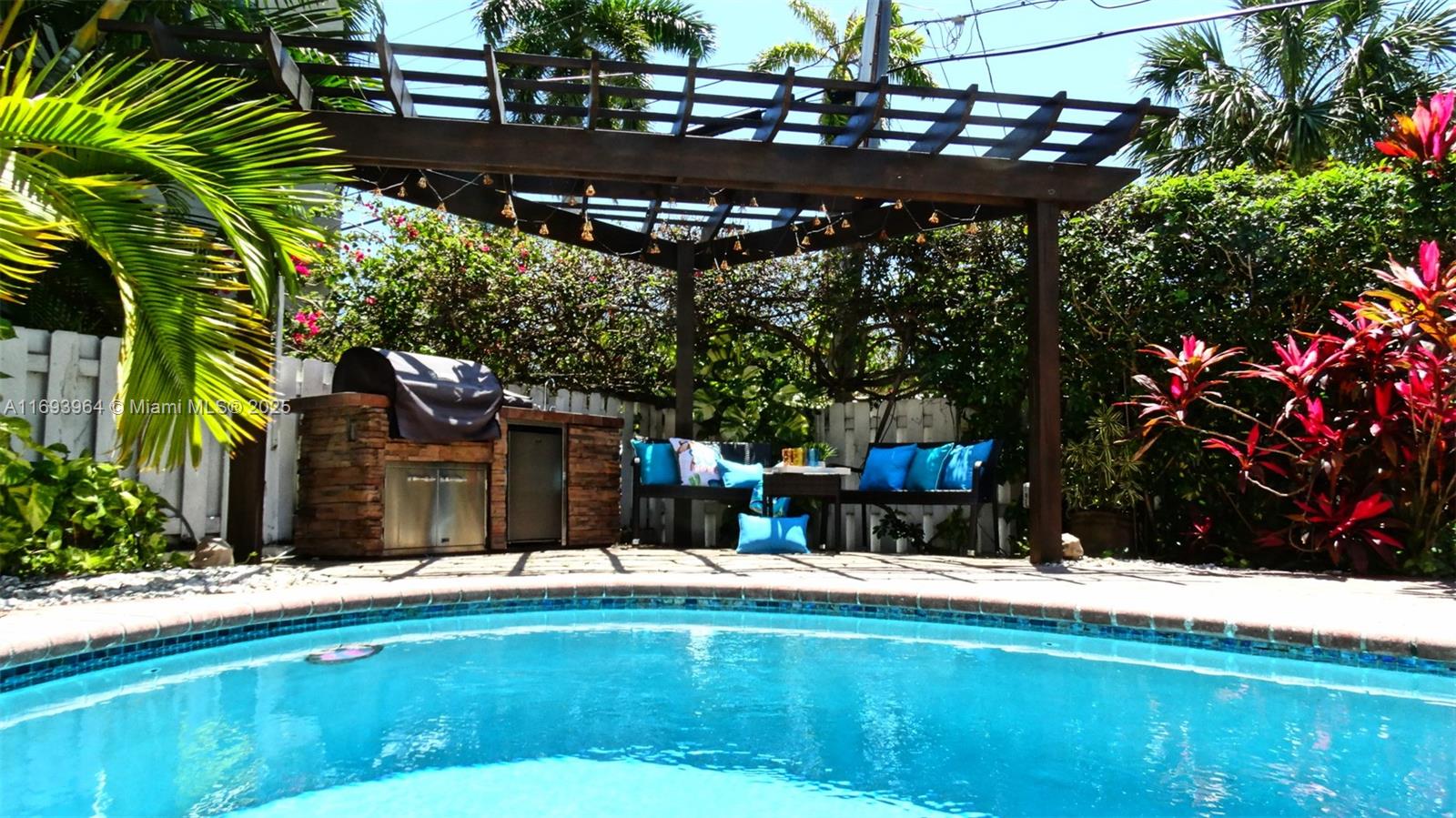 HOLLYWOOD LAKES SECTION - Residential Lease