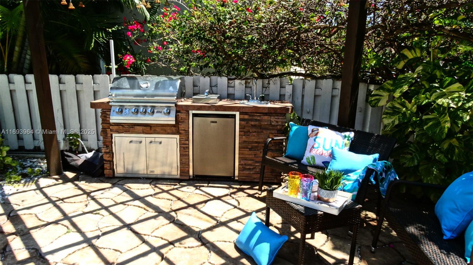 HOLLYWOOD LAKES SECTION - Residential Lease