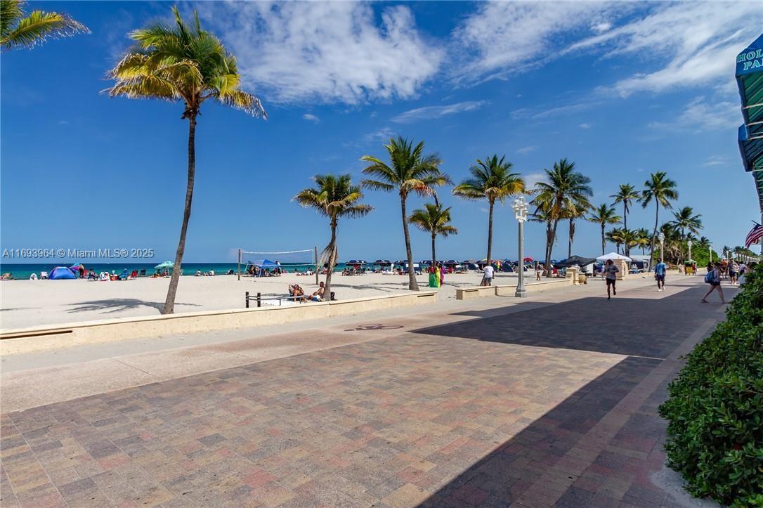 HOLLYWOOD LAKES SECTION - Residential Lease