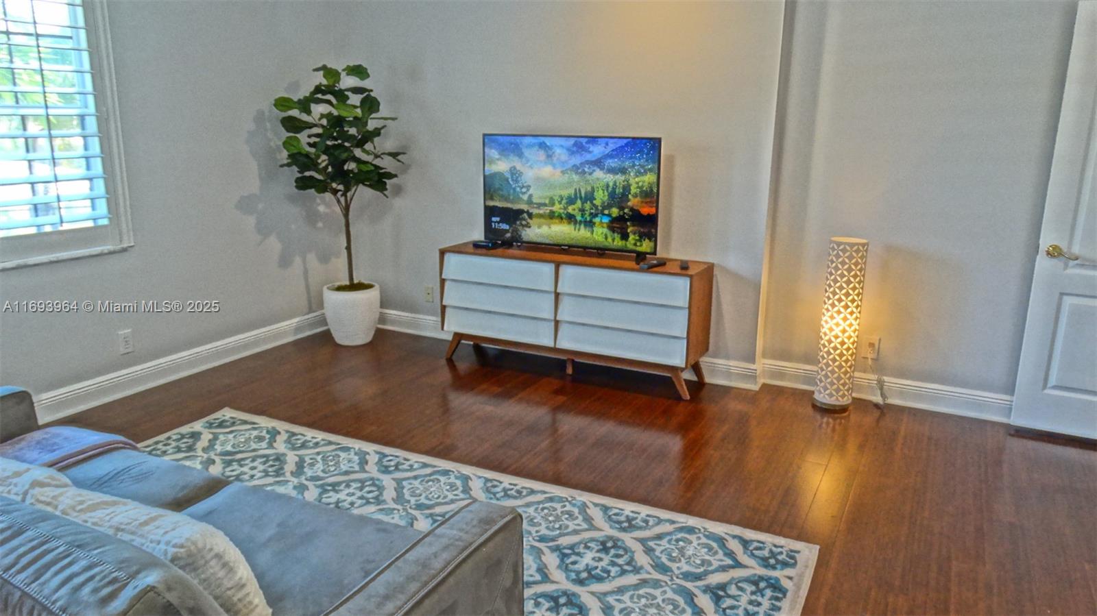 HOLLYWOOD LAKES SECTION - Residential Lease