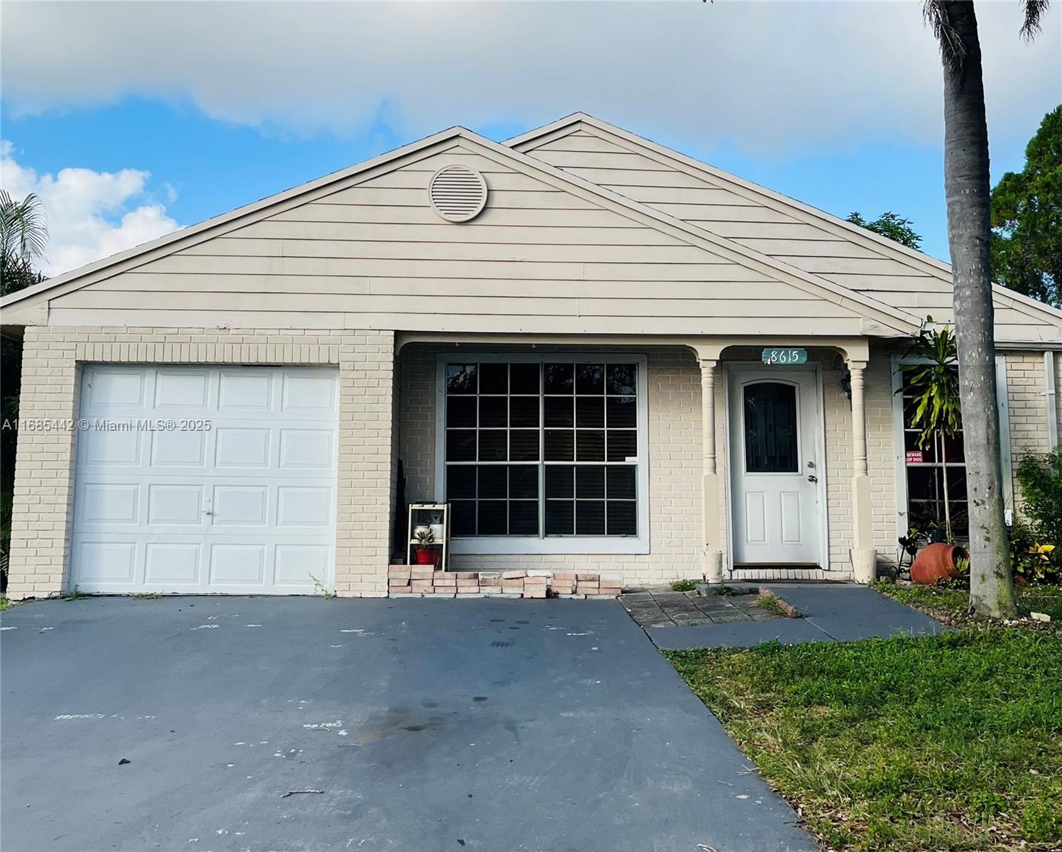 8615 Sw 15th St, Pembroke Pines, Miami-Dade County, Florida - 3 Bedrooms  
2 Bathrooms - 