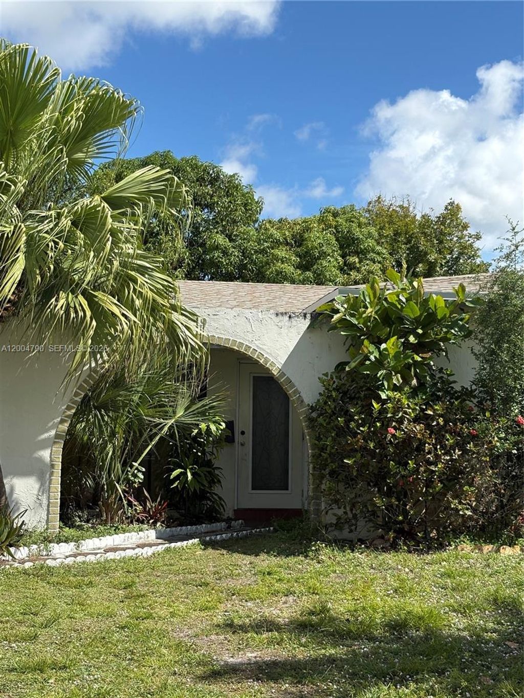 Photo of 8719 Southampton Dr, Miramar, FL 33025 (MLS # A12004790)