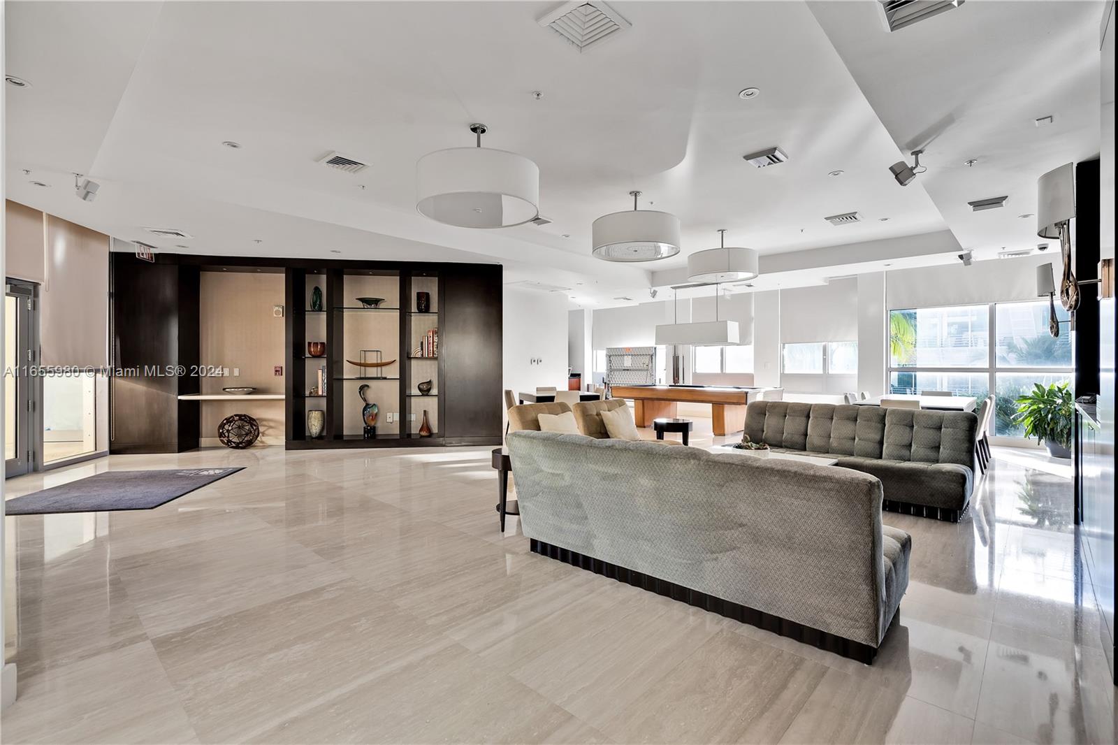 IL VILLAGGIO ON SOUTH BEA - Residential Lease