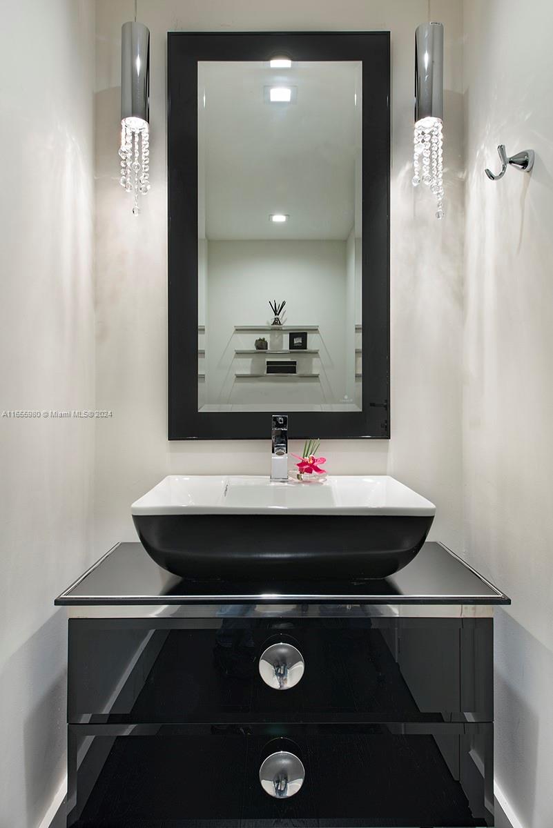 IL VILLAGGIO ON SOUTH BEA - Residential Lease