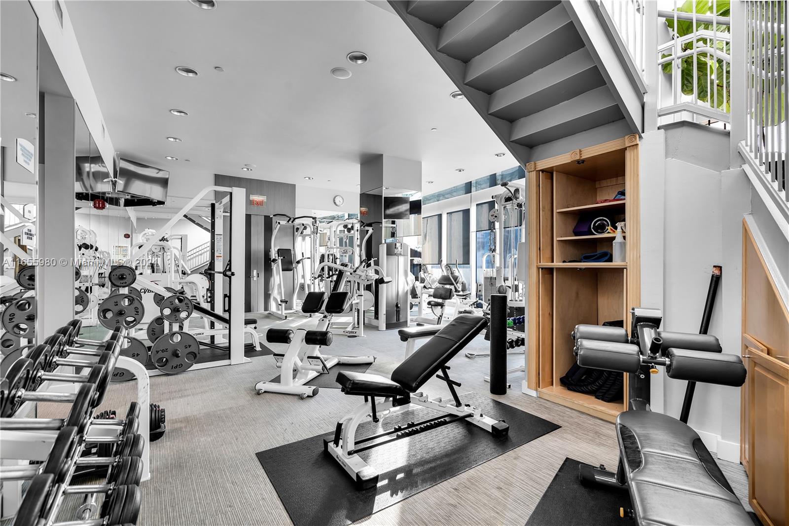 IL VILLAGGIO ON SOUTH BEA - Residential Lease