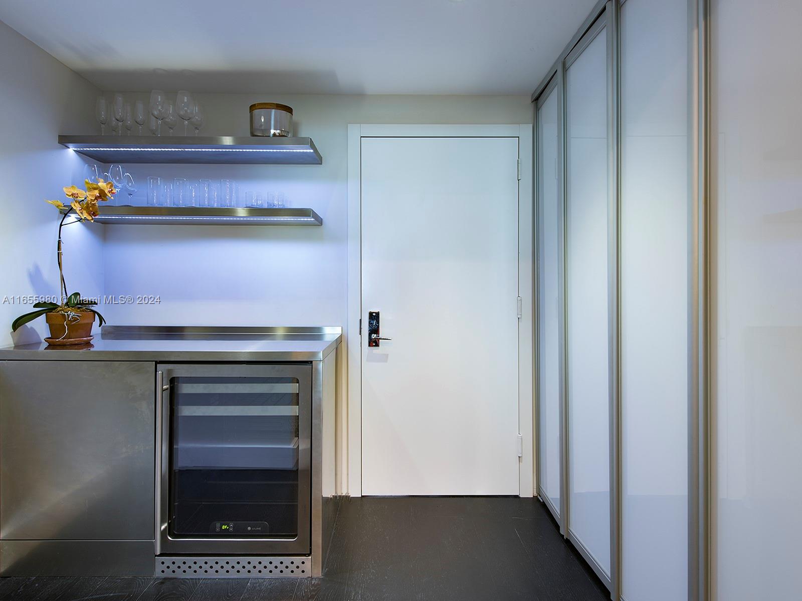 IL VILLAGGIO ON SOUTH BEA - Residential Lease