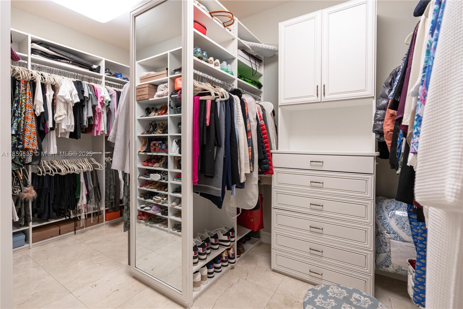 DEERING BAY ESTATES - Residential