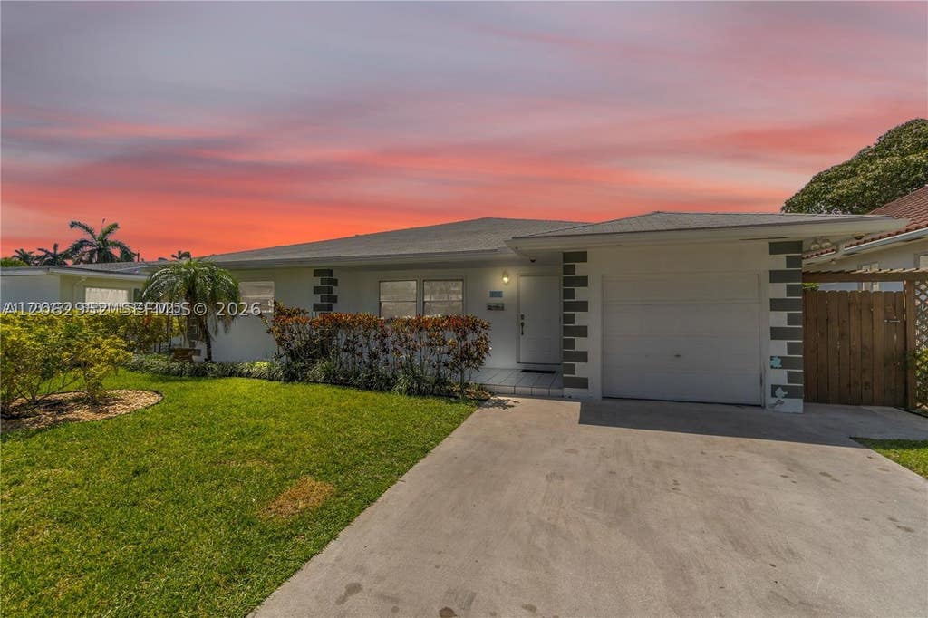 Photo of 806 NE 4th St #., Hallandale Beach, FL 33009 (MLS # A12062952)