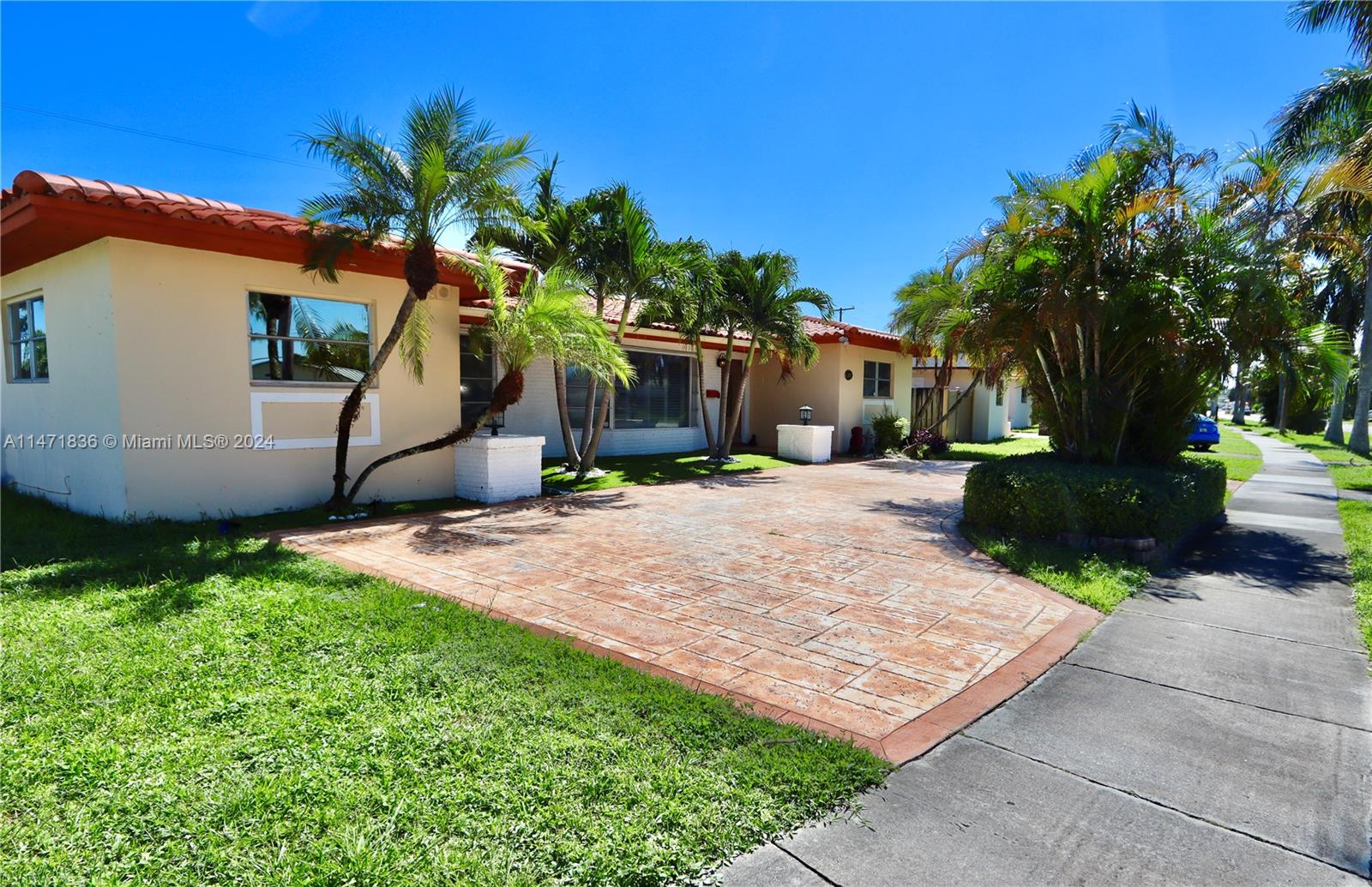 Property for Sale at 20615 Highland Lakes Blvd Blvd, Miami, Broward County, Florida - Bedrooms: 4 
Bathrooms: 3  - $1,100,000