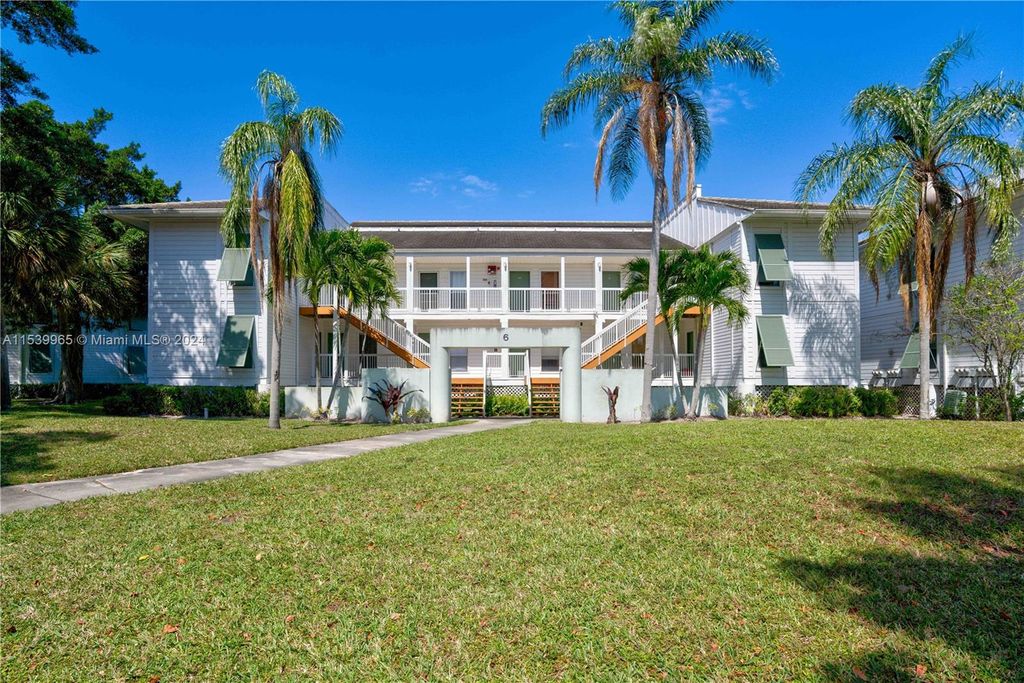 Photo of 162 Cypress Point Dr #162, Palm Beach Gardens, FL 33418 (MLS # A11539965)