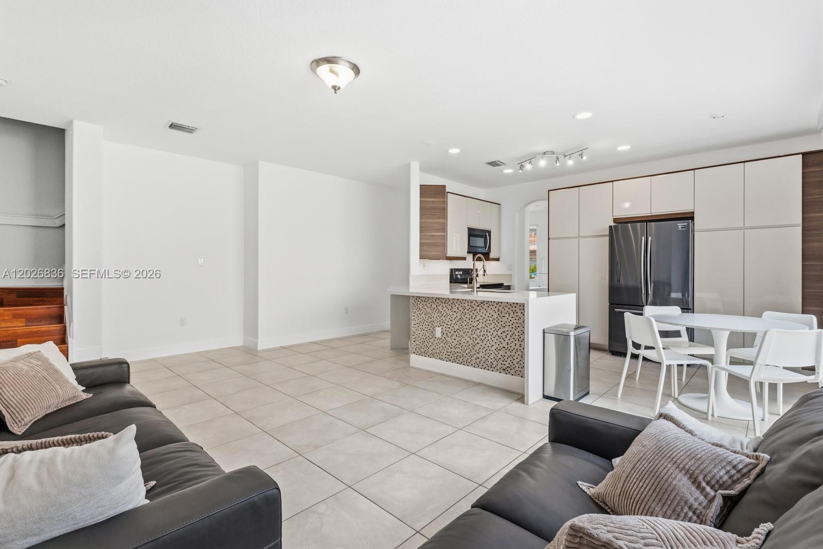 ISLANDS AT DORAL TOWNHOME - Residential