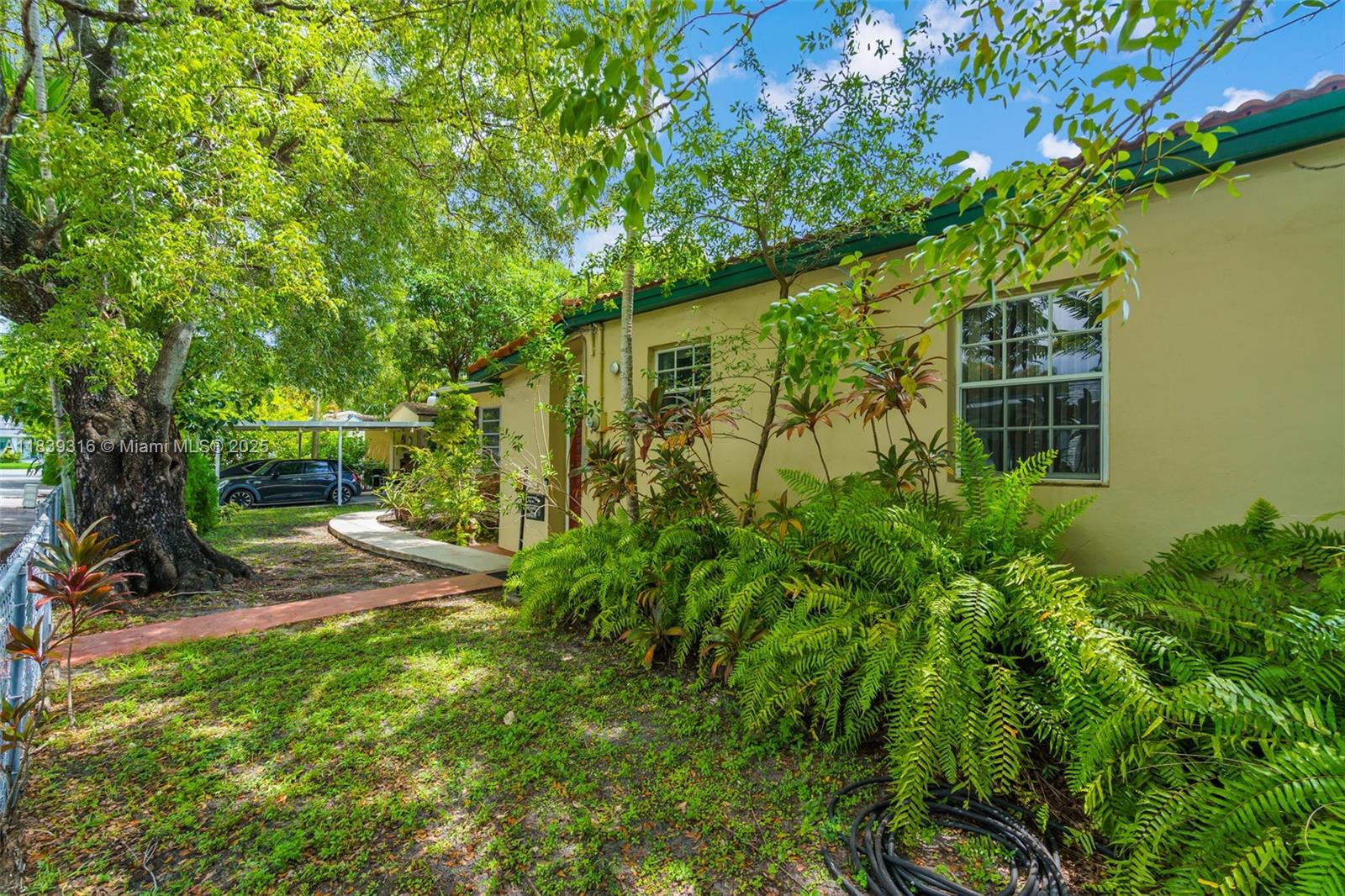 PORTER MANOR - Residential