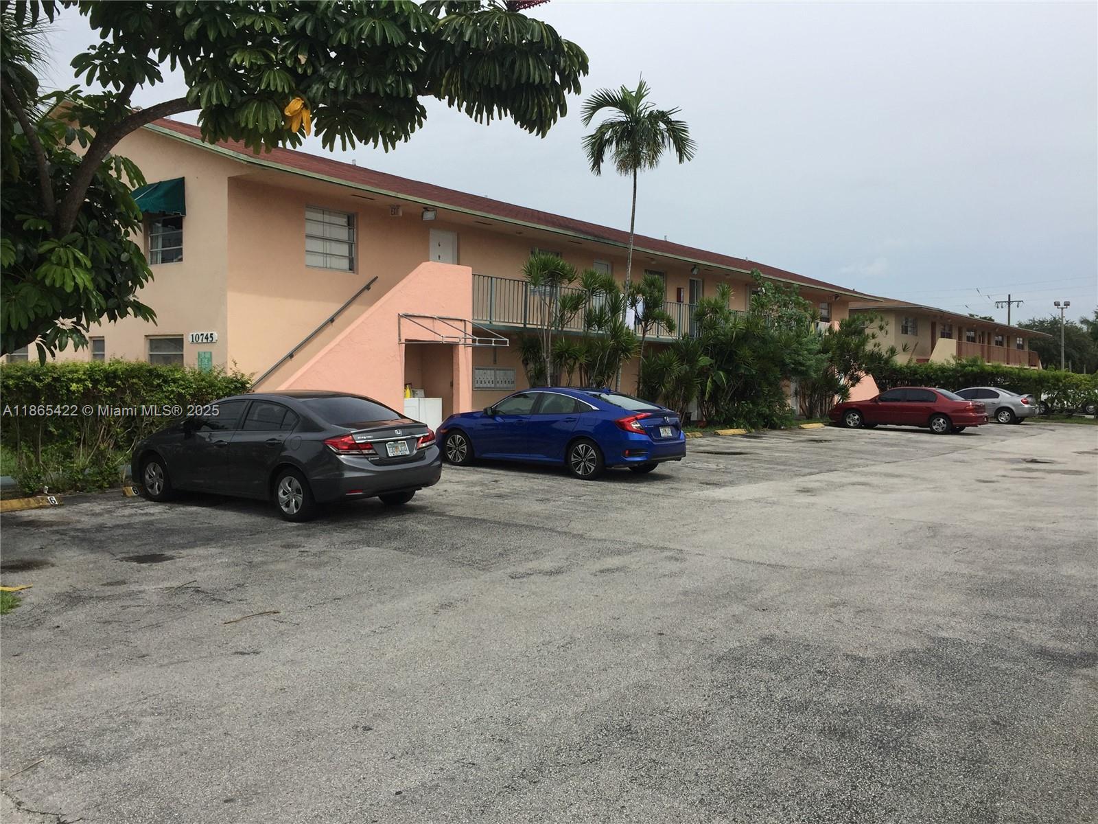 Discover this bright and welcoming condo featuring tile floors a well-appointed open-plan living area. Located within walking distance to FIU’s main and engineering campuses, this property offers unmatched convenience and excellent commuter access to expressways and retail hubs.
Tenant occupied until September 15th showings will be after this datte.