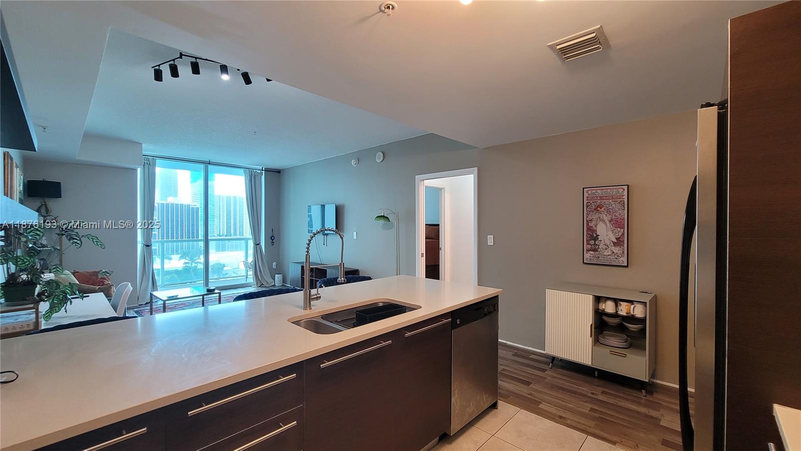1900 N Bayshore Dr 2009