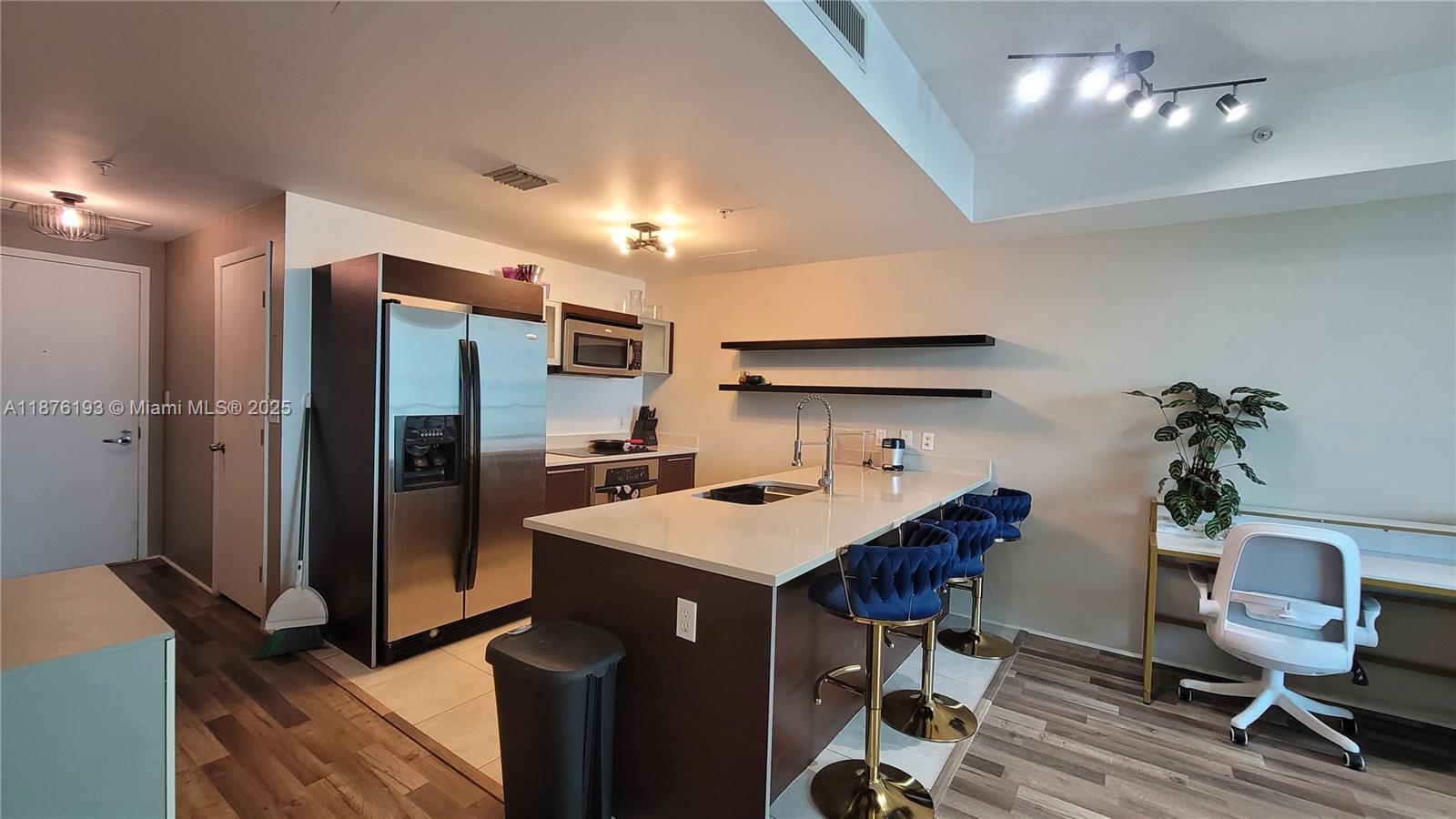 Turnkey luxury in Edgewater. Fully furnished 1 bed, 1.5 bath residence at Quantum on the Bay, just steps from Margaret Pace waterfront park. Italian-inspired kitchen with stainless steel appliances, a walk-in closet, in-unit washer & dryer, impact windows, spacious balcony with southwest exposure to capture sunsets. One parking space included. Residents enjoy world-class amenities: two resort-style pools, a modern fitness center, sauna, theatre, resident lounge, 24/7 concierge, security, and valet. On-site market and salon. Sports courts, jogging paths, and a dog park across the street. All of Miami is within easy reach, just minutes to Miami Beach, Brickell, Downtown, Design District, Wynwood, top dining, shopping, and MIA airport