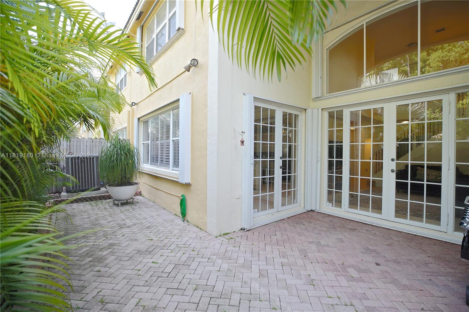 DORAL SOUTHEAST PATIO-HOM - Residential