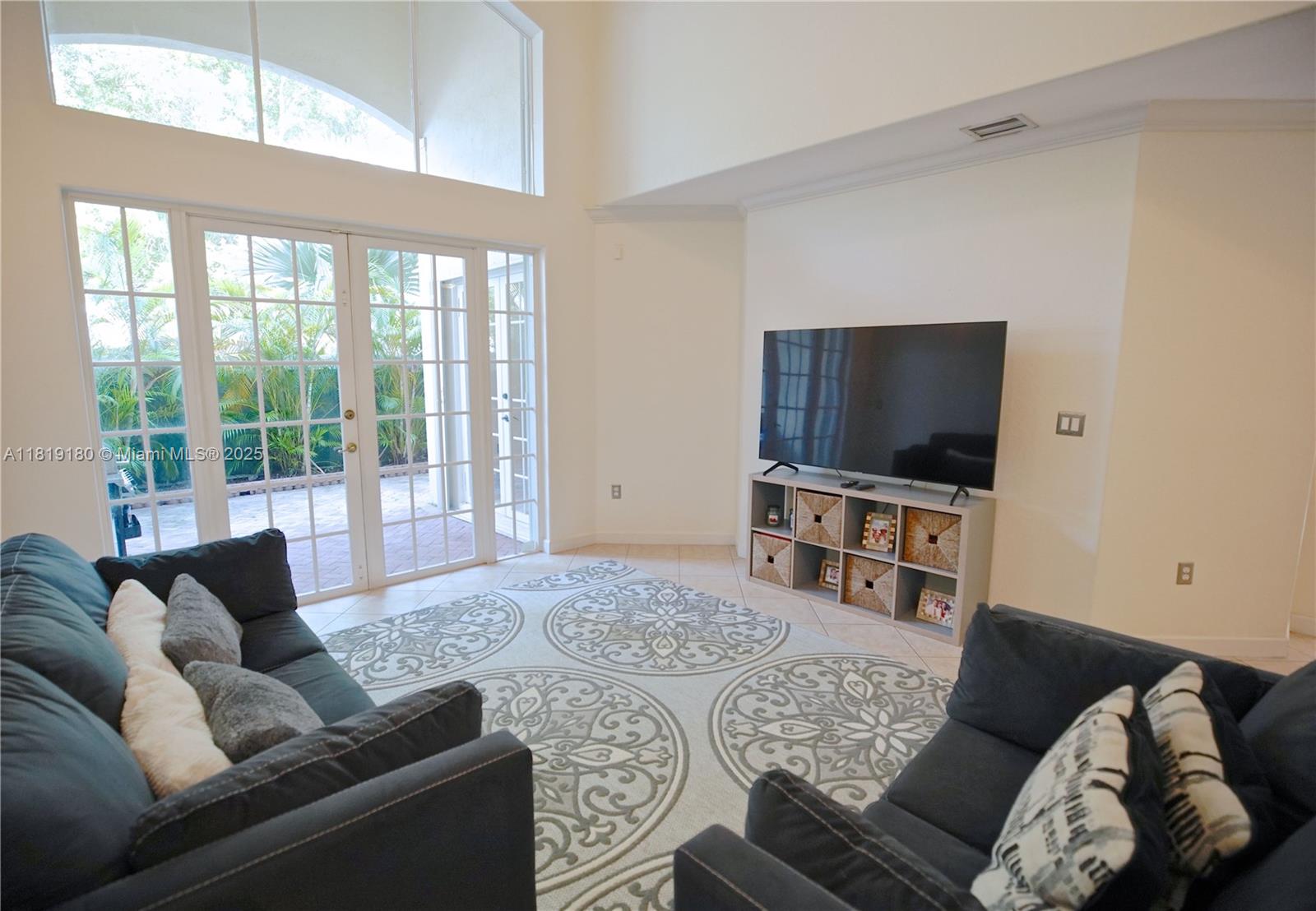 DORAL SOUTHEAST PATIO-HOM - Residential