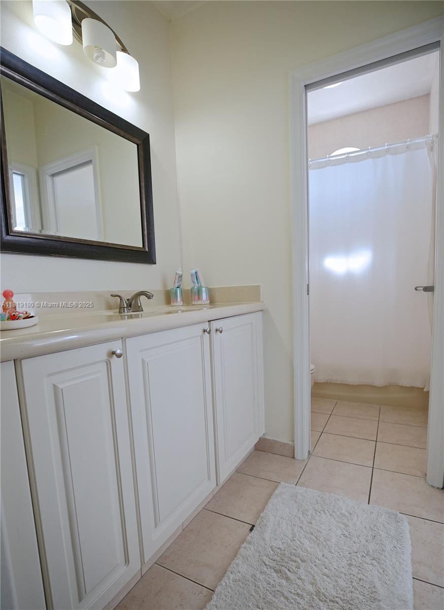 DORAL SOUTHEAST PATIO-HOM - Residential