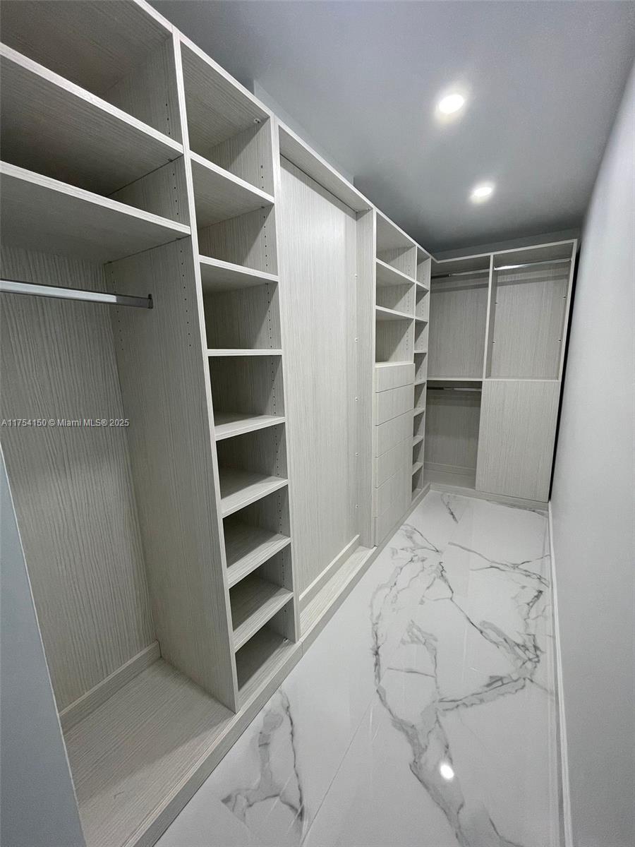 ARLEN HOUSE EAST CONDO - Residential